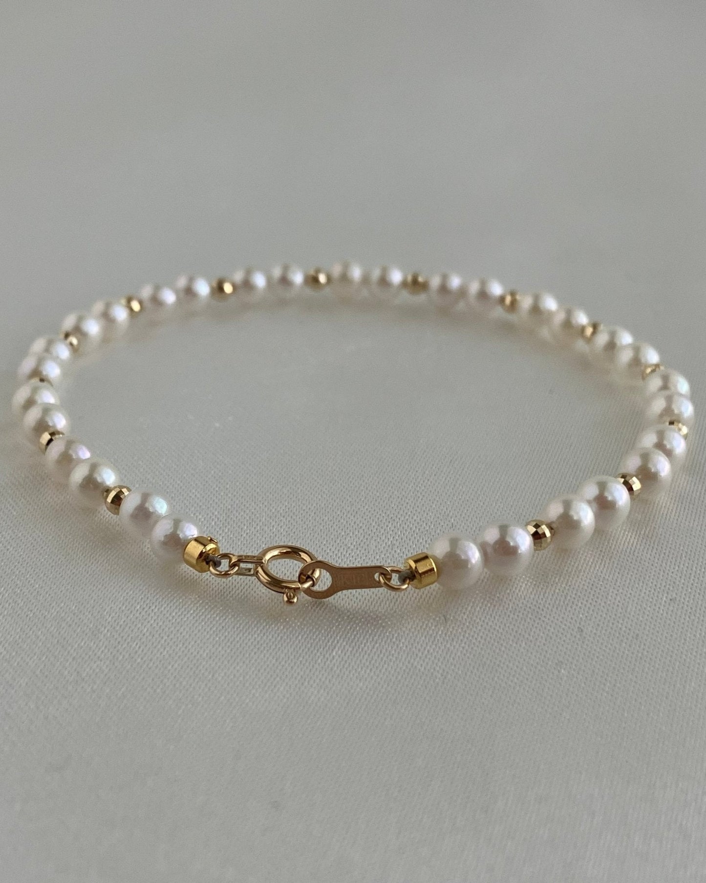 Delicate 4–4.5mm Akoya Pearl Beaded Bracelet in 18K Yellow Gold - KOKOPEARLJEWELRY - 2