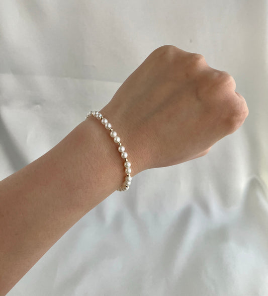 Delicate 4–4.5mm Akoya Pearl Beaded Bracelet in 18K Yellow Gold