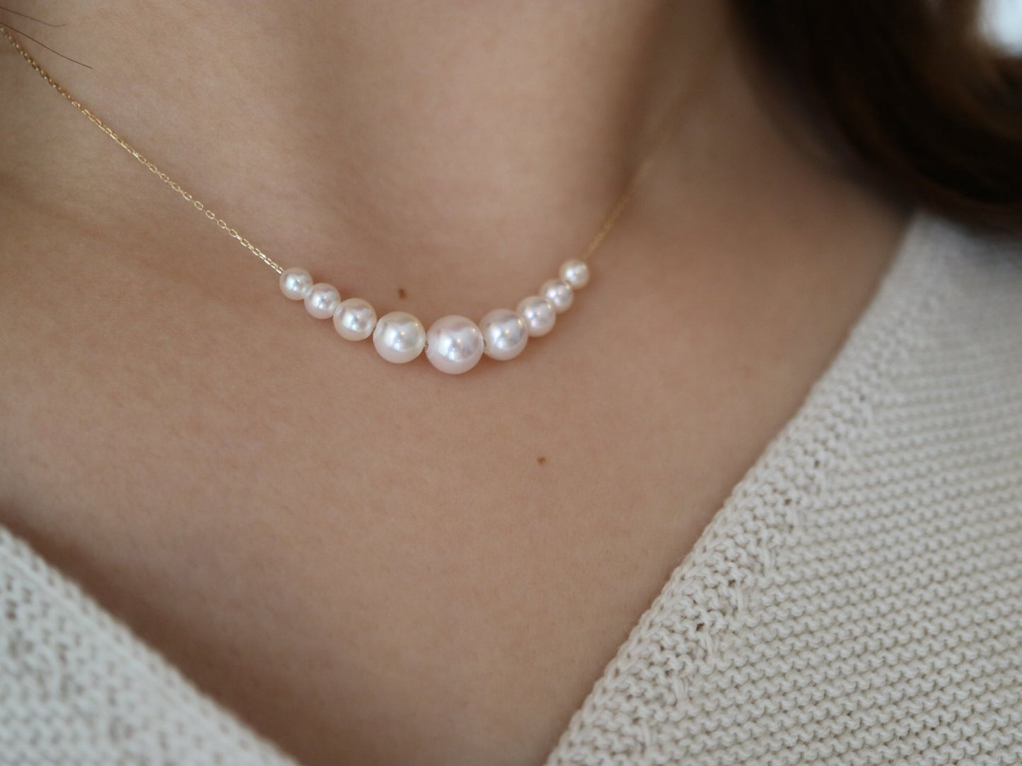 2.5 - 6mm Gradient Sized Akoya Pearl Smile Floating Pendant Necklace 18K Yellow Gold - KOKOPEARLJEWELRY - 3