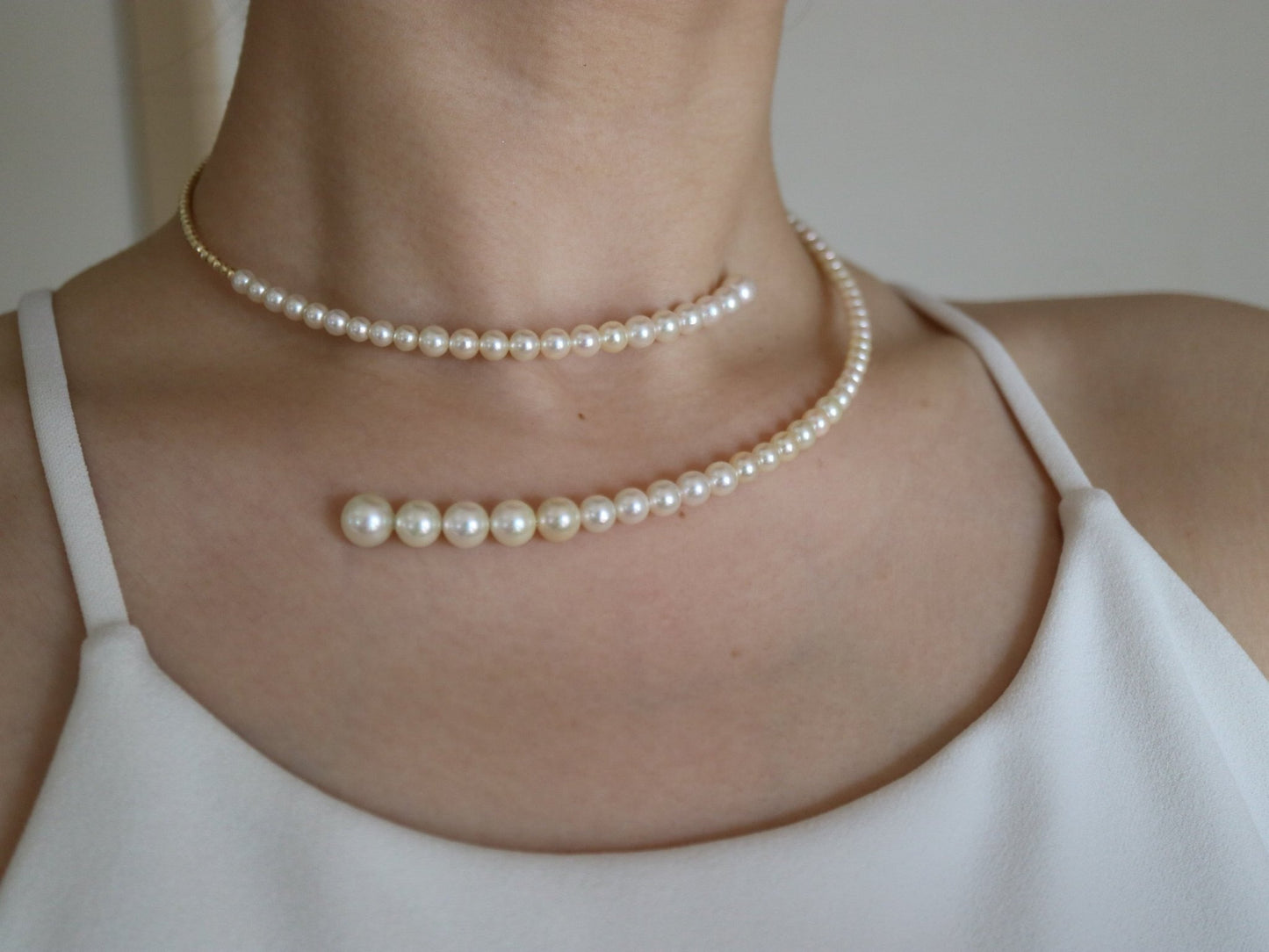 Gradient Sized Akoya Pearl & 10K Gold Beads Memory Wire Choker Necklace - KOKOPEARLJEWELRY - 3
