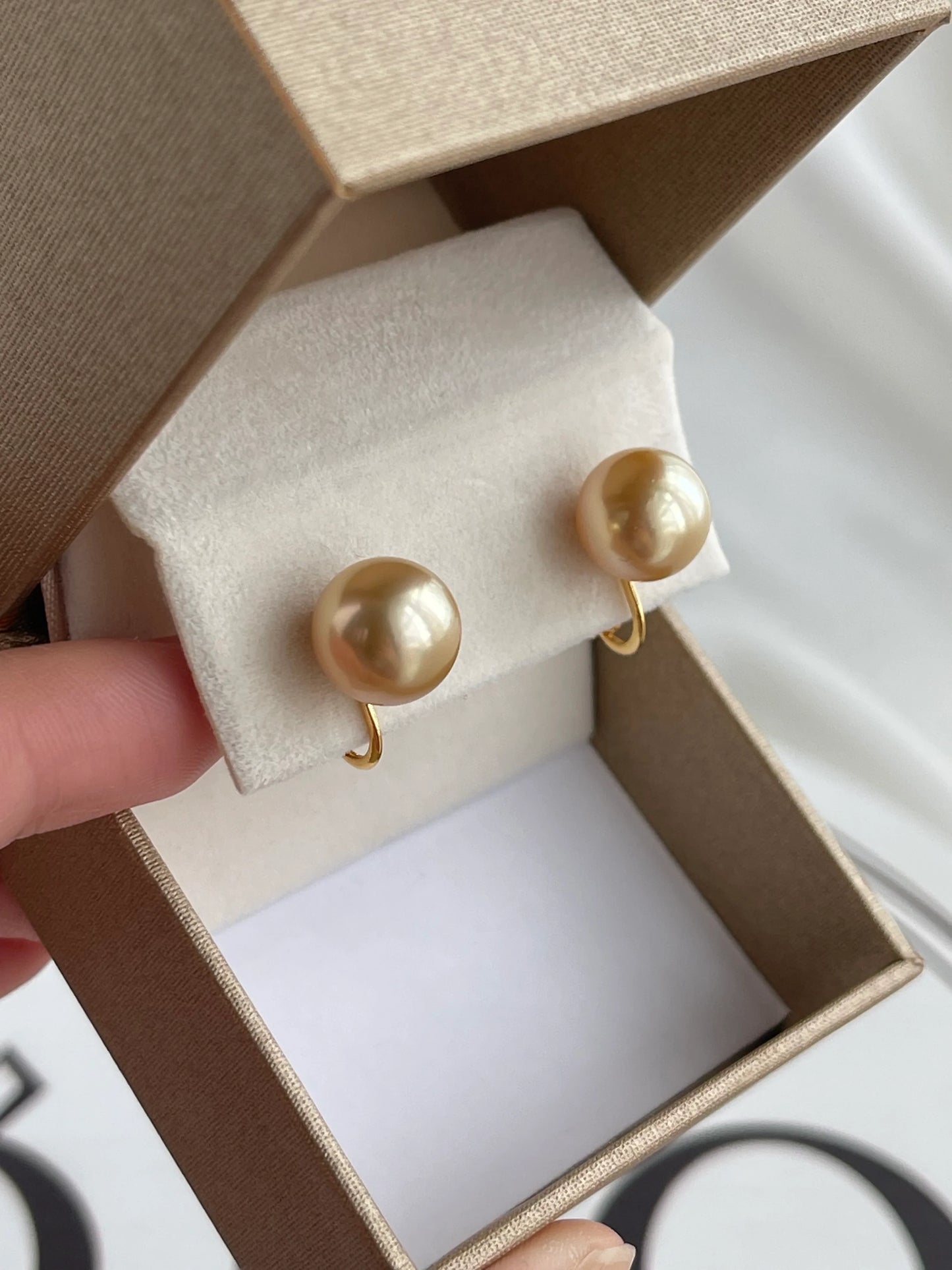 Clip Bông Tai Có Sẵn | Bông Tai Đinh Ngọc Trai Biển Nam 10mm Màu Vàng