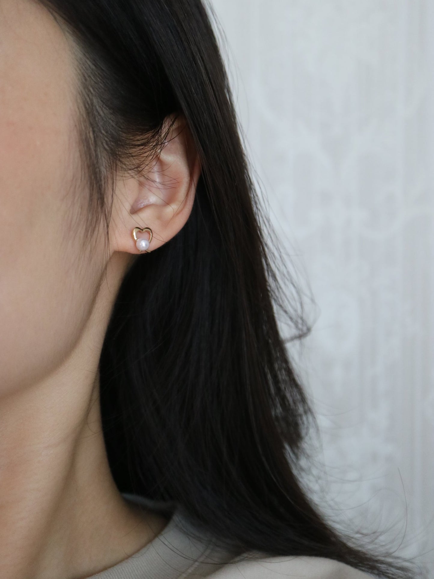 4mm Akoya Pearl Little Heart Stud Earrings 10K Yellow Gold - KOKOPEARLJEWELRY - 1