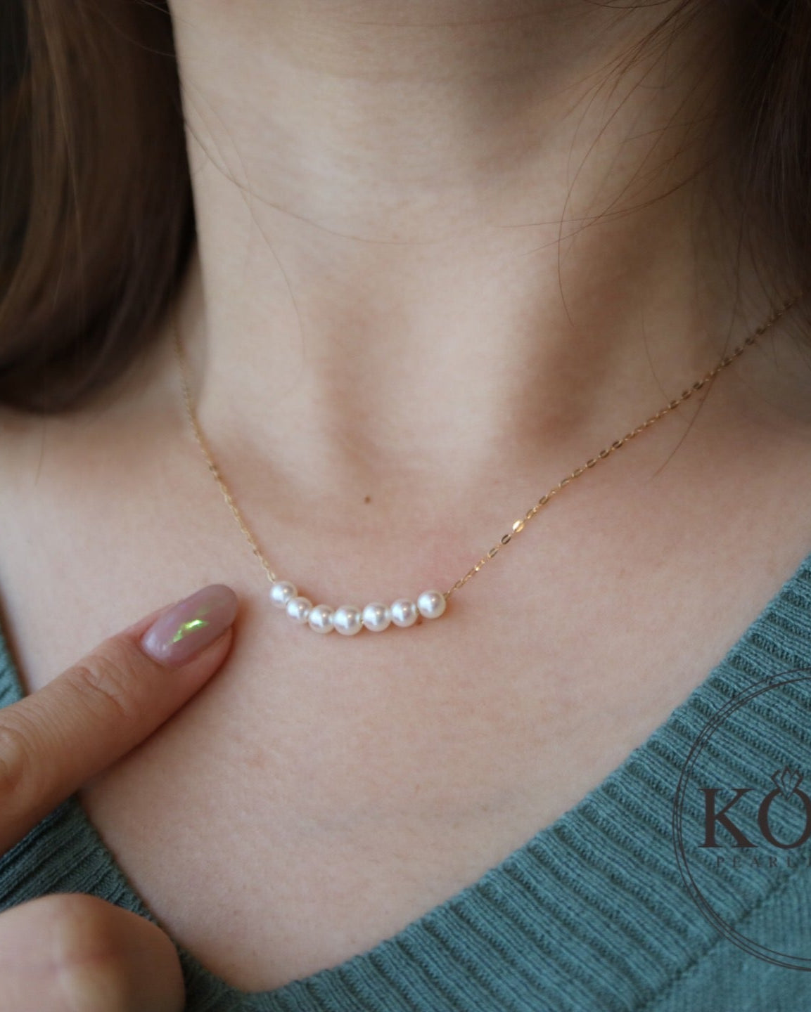 Model Wearing 18K Gold Akoya Pearl Station Necklace 3