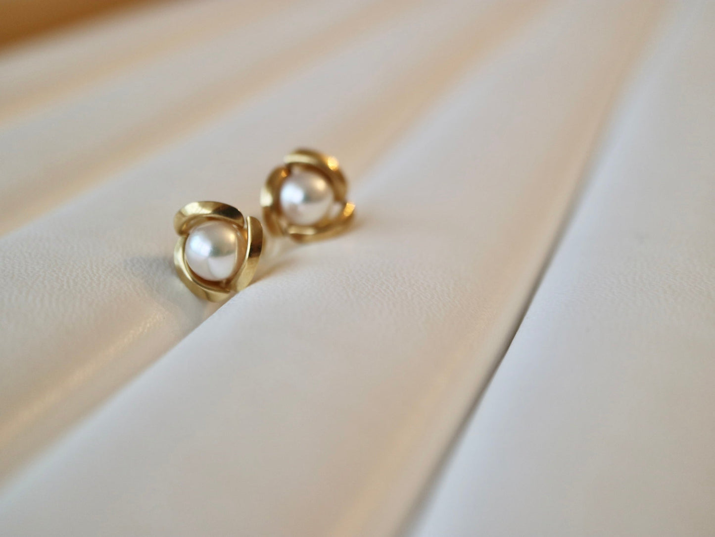 6.5mm Akoya Pearl Rosebud Stud Earrings 18K Yellow Gold - KOKOPEARLJEWELRY - 3