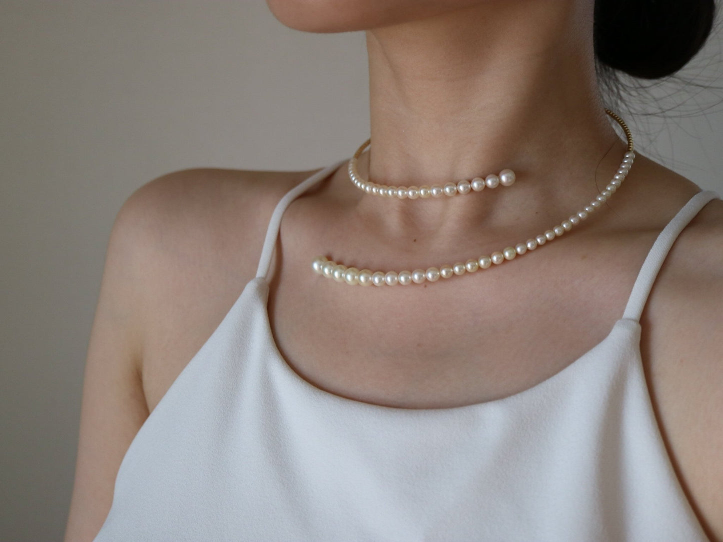 Gradient Sized Akoya Pearl & 10K Gold Beads Memory Wire Choker Necklace - KOKOPEARLJEWELRY - 4