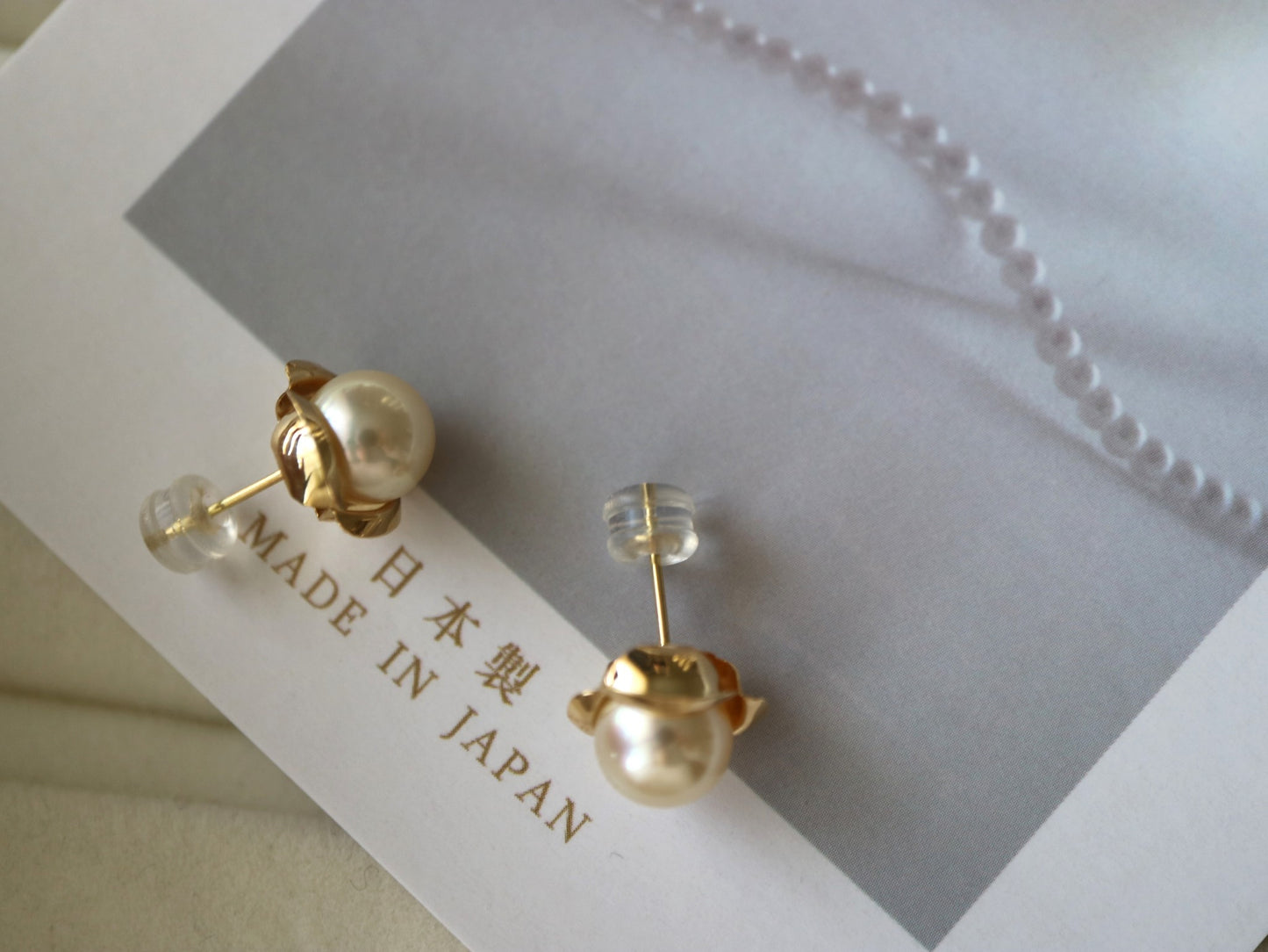 7.5mm ナチュラル クリーム ゴールデン アコヤ パール ローズバッド スタッド イヤリング 18K イエロー ゴールド