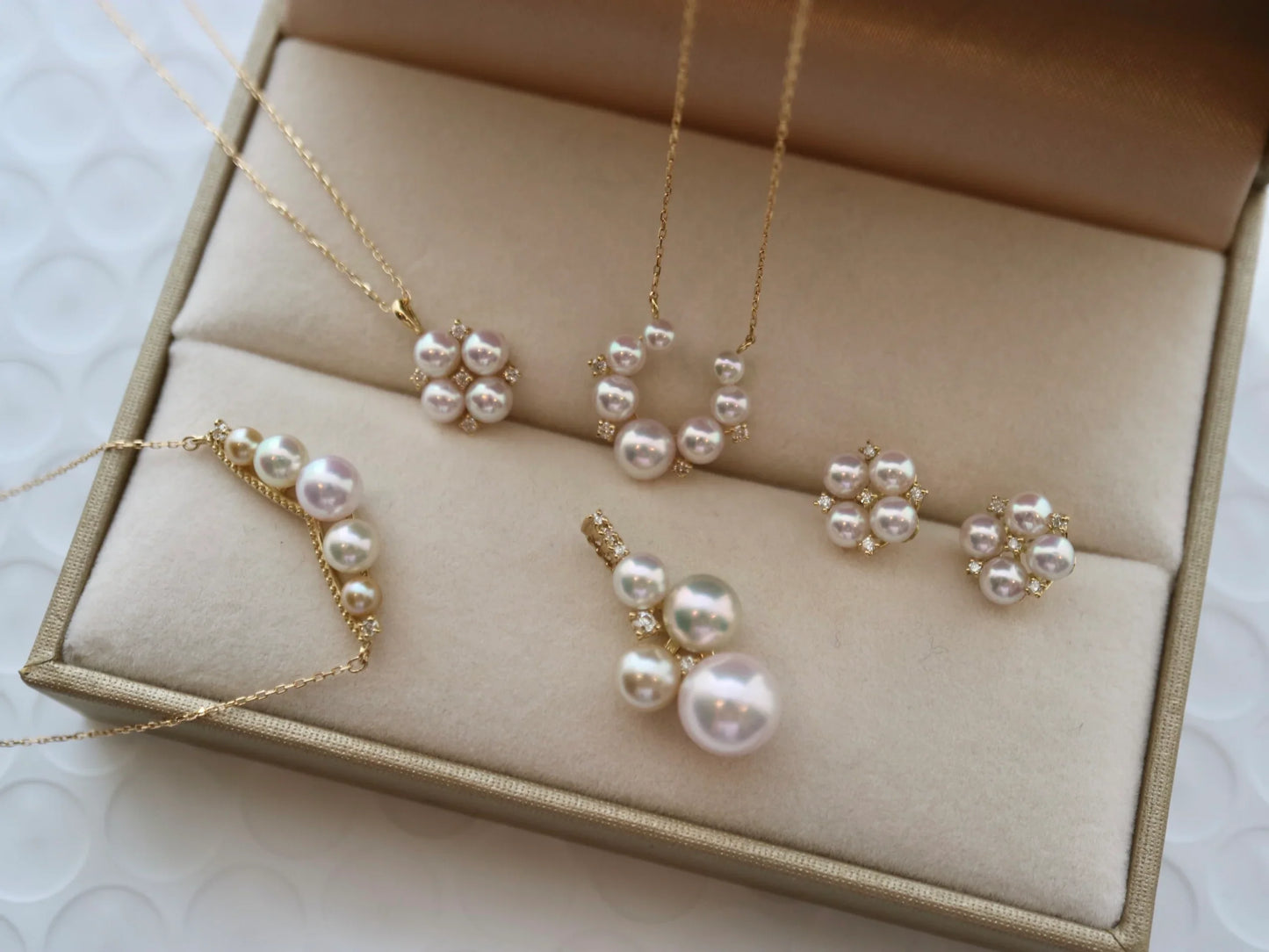 Gradient Sized Baby Akoya Pearl Diamond Horseshoe Shaped Pendant Necklace 18K Gold - KOKOPEARLJEWELRY - 9