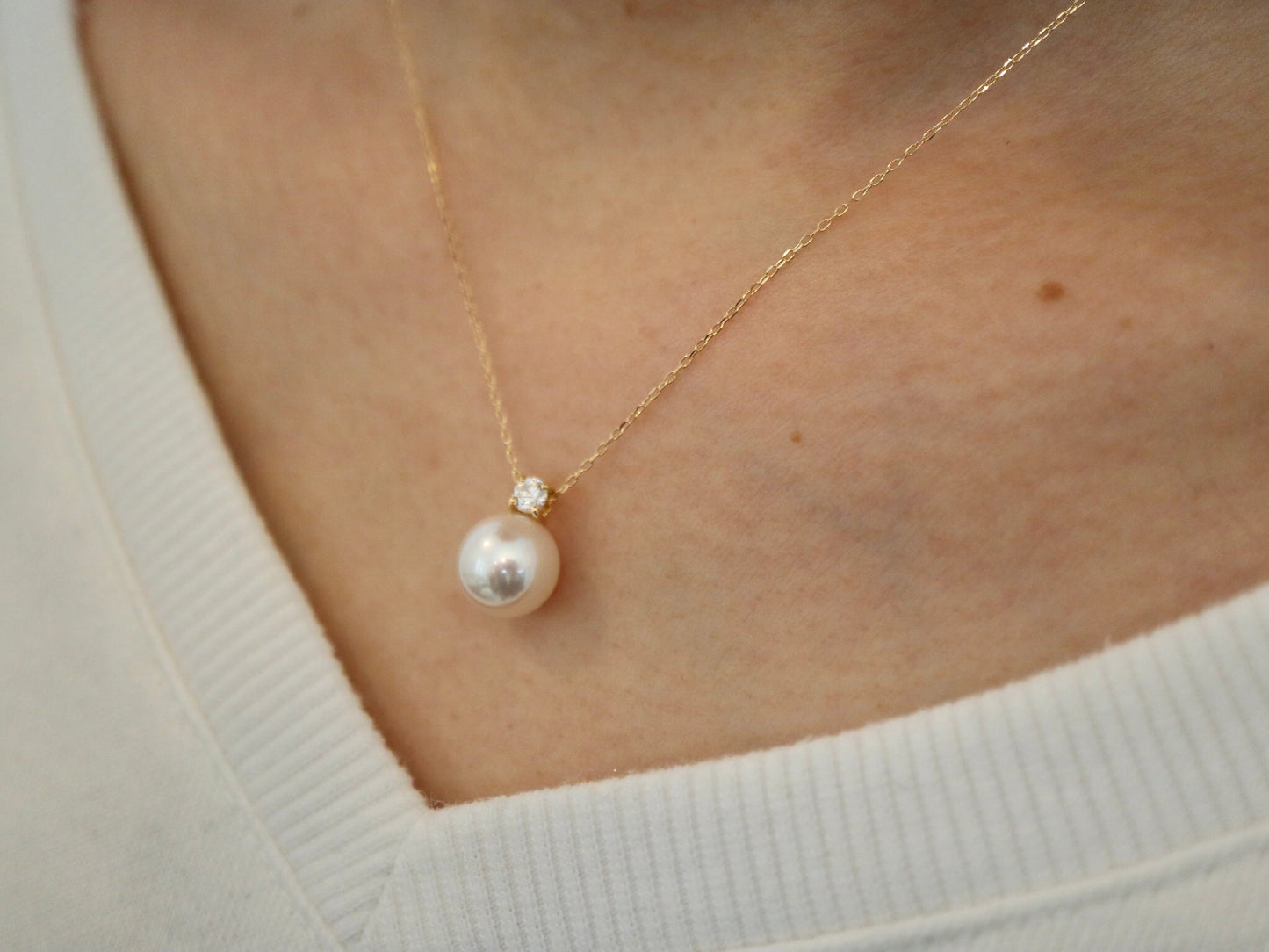Mirror Like Lustre 8.5mm Akoya Pearl Diamond Pendant Necklace 18K Yellow Gold - KOKOPEARLJEWELRY - 2
