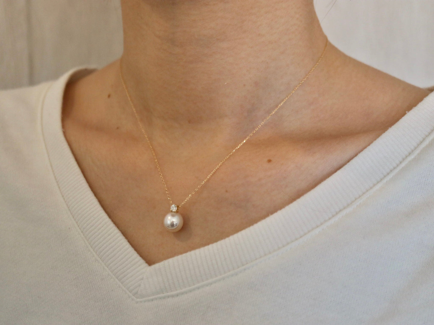 Mirror Like Lustre 8.5mm Akoya Pearl Diamond Pendant Necklace 18K Yellow Gold - KOKOPEARLJEWELRY - 3