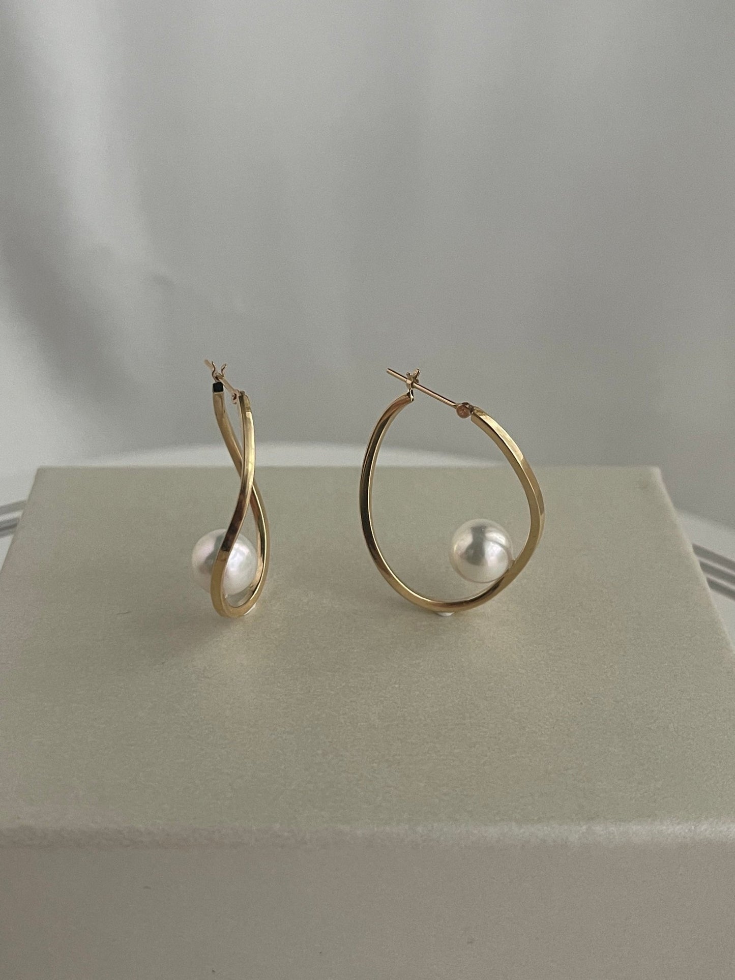 8mm Akoya Pearl Twisted Hoop Earrings 18K Yellow Gold - KOKOPEARLJEWELRY - 6