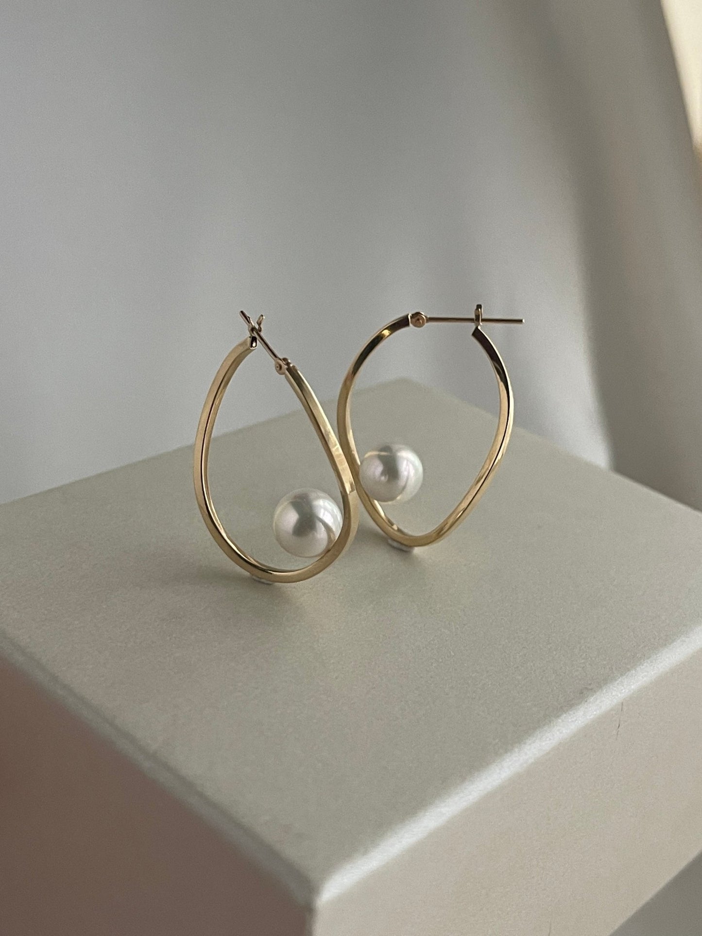 8mm Akoya Pearl Twisted Hoop Earrings 18K Yellow Gold - KOKOPEARLJEWELRY - 5