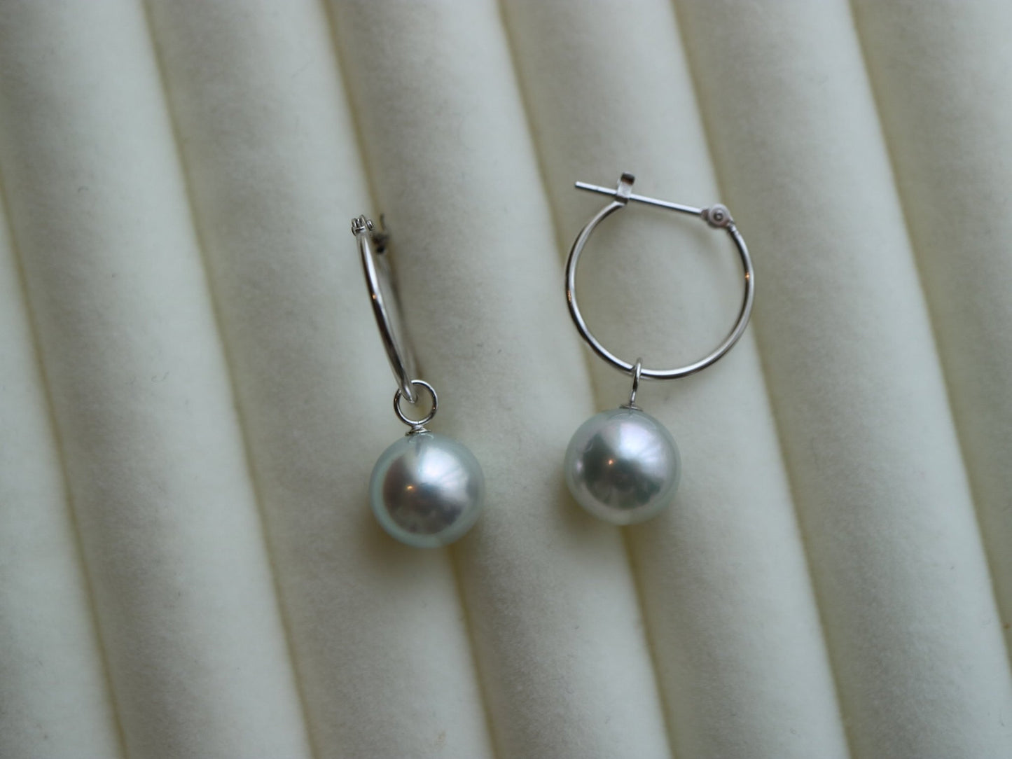 8mm Natural Silver Gray Akoya Pearl Dangle Hoop Earrings 18K White Gold - KOKOPEARLJEWELRY - 5