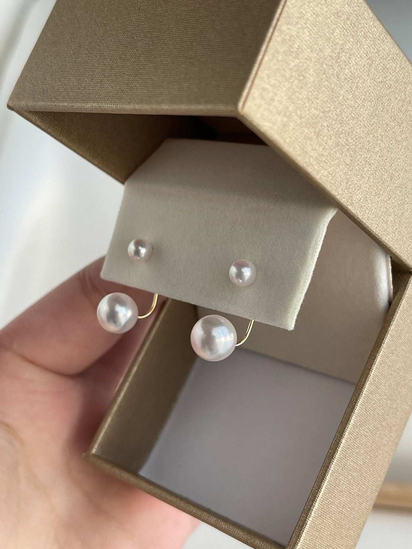 2 cách đeo bông tai hình chữ L ngọc trai Akoya 4.5+8mm, vàng 18k màu vàng