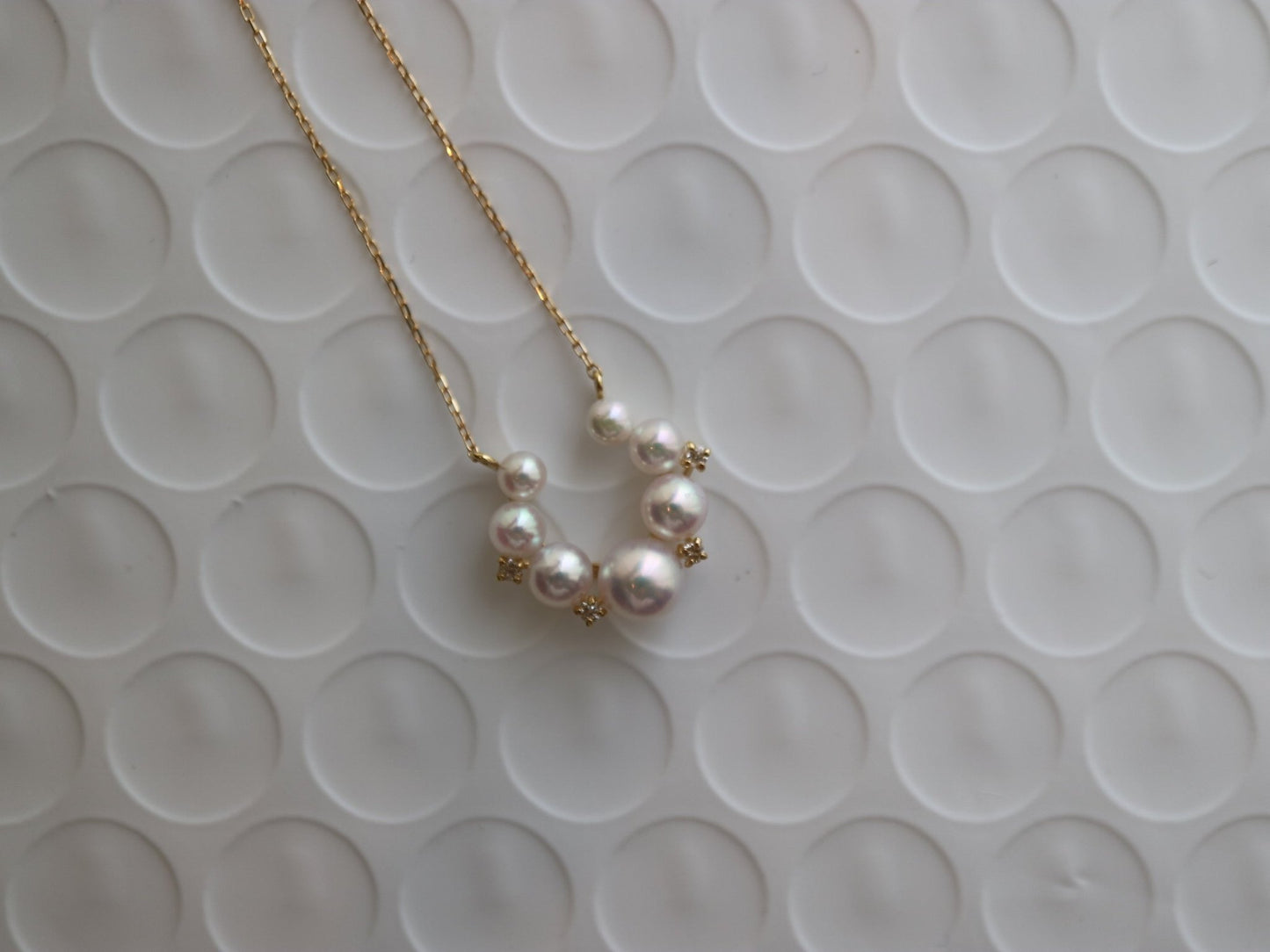 Gradient Sized Baby Akoya Pearl Diamond Horseshoe Shaped Pendant Necklace 18K Gold - KOKOPEARLJEWELRY - 4