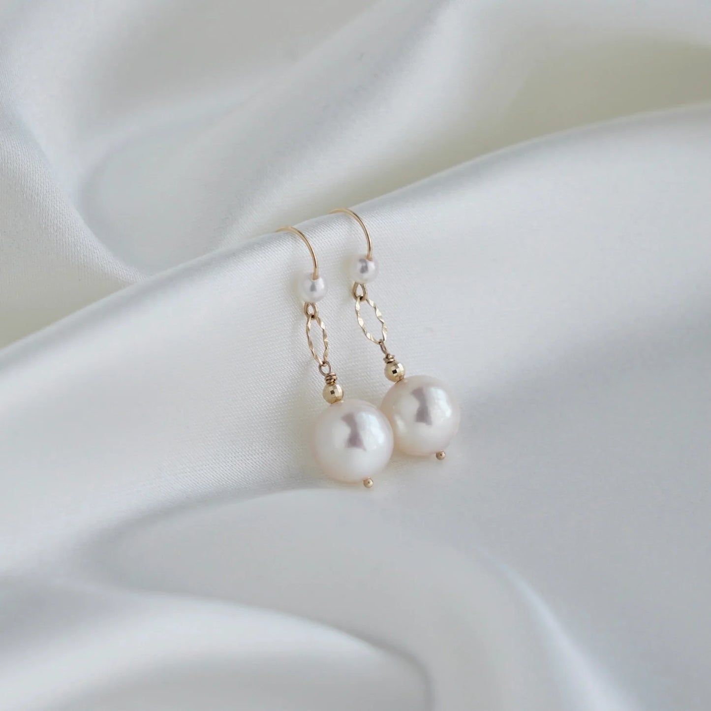 희귀 사이즈 9mm 분홍빛 흰색 아코야 진주 드롭 후크 귀걸이 18K 골드