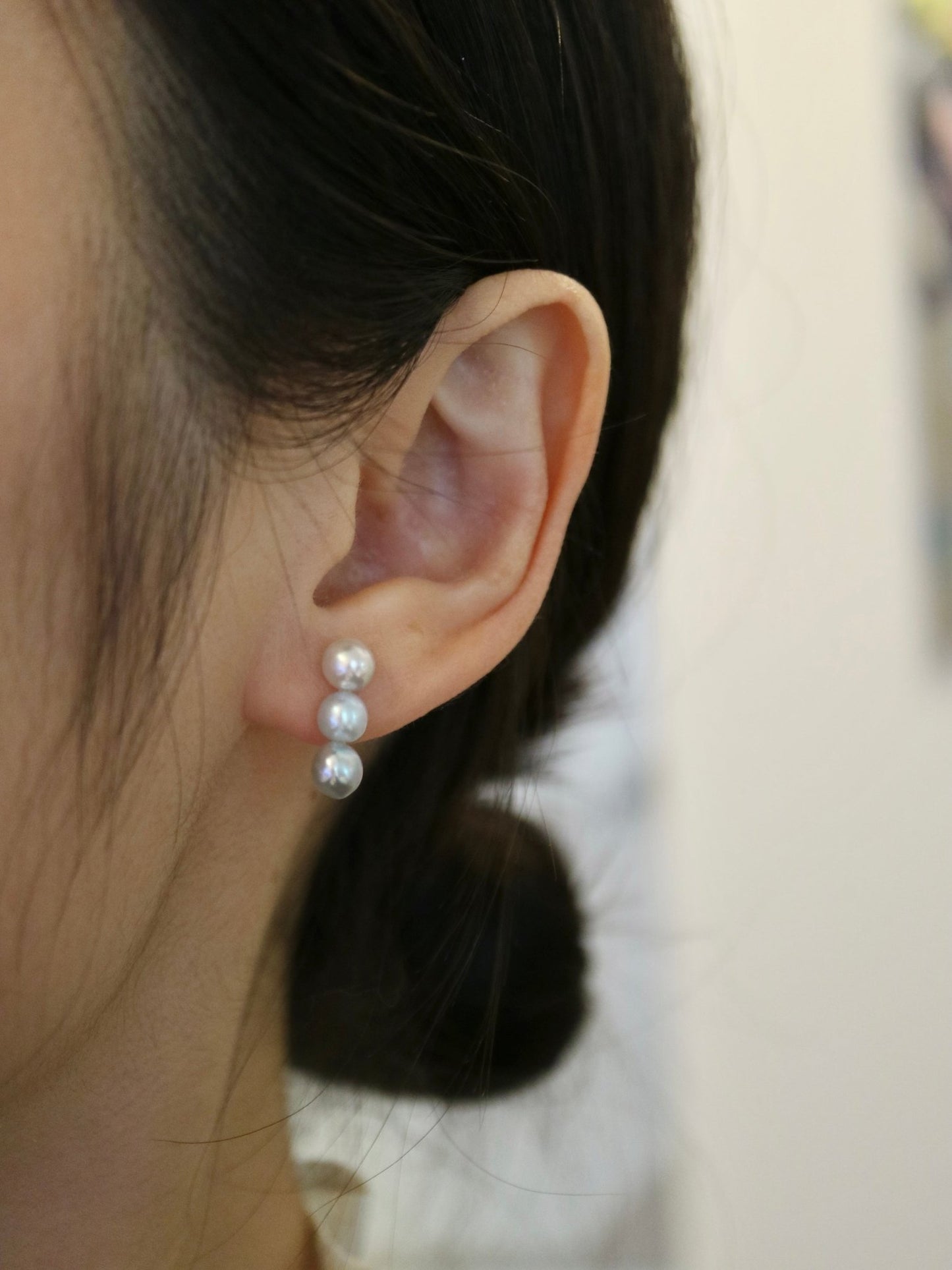 Natural Silver Blue 5mm Akoya Pearl Bar Earrings 18K Yellow Gold - KOKOPEARLJEWELRY - 3