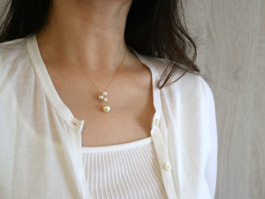 18K Gold Mixed-Color Akoya Pearl Pendant Necklace with White Diamond