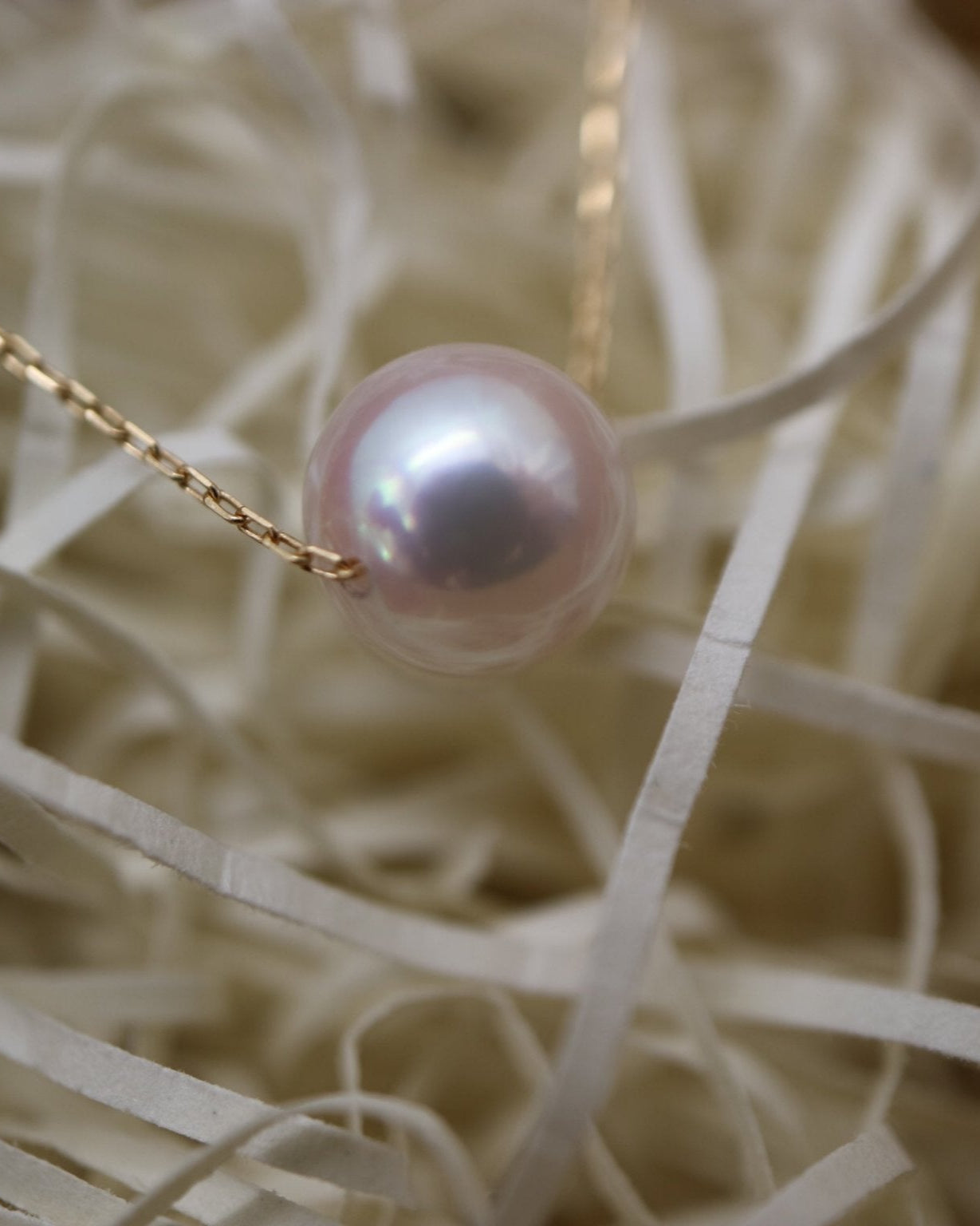 Close-Up of 8.5-9mm Akoya Pearl and 10K Gold Chain – Handmade in Japan - 2