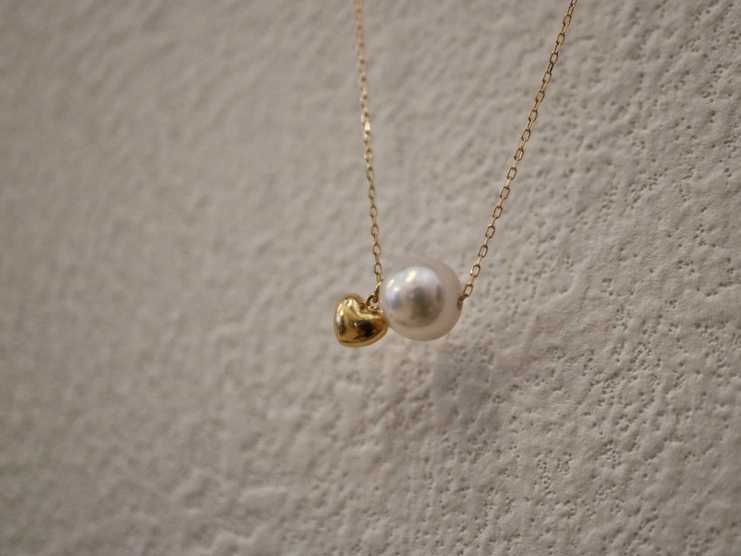 7.5mm 아코야 진주 작은 하트 플로팅 펜던트 목걸이 10K 골드