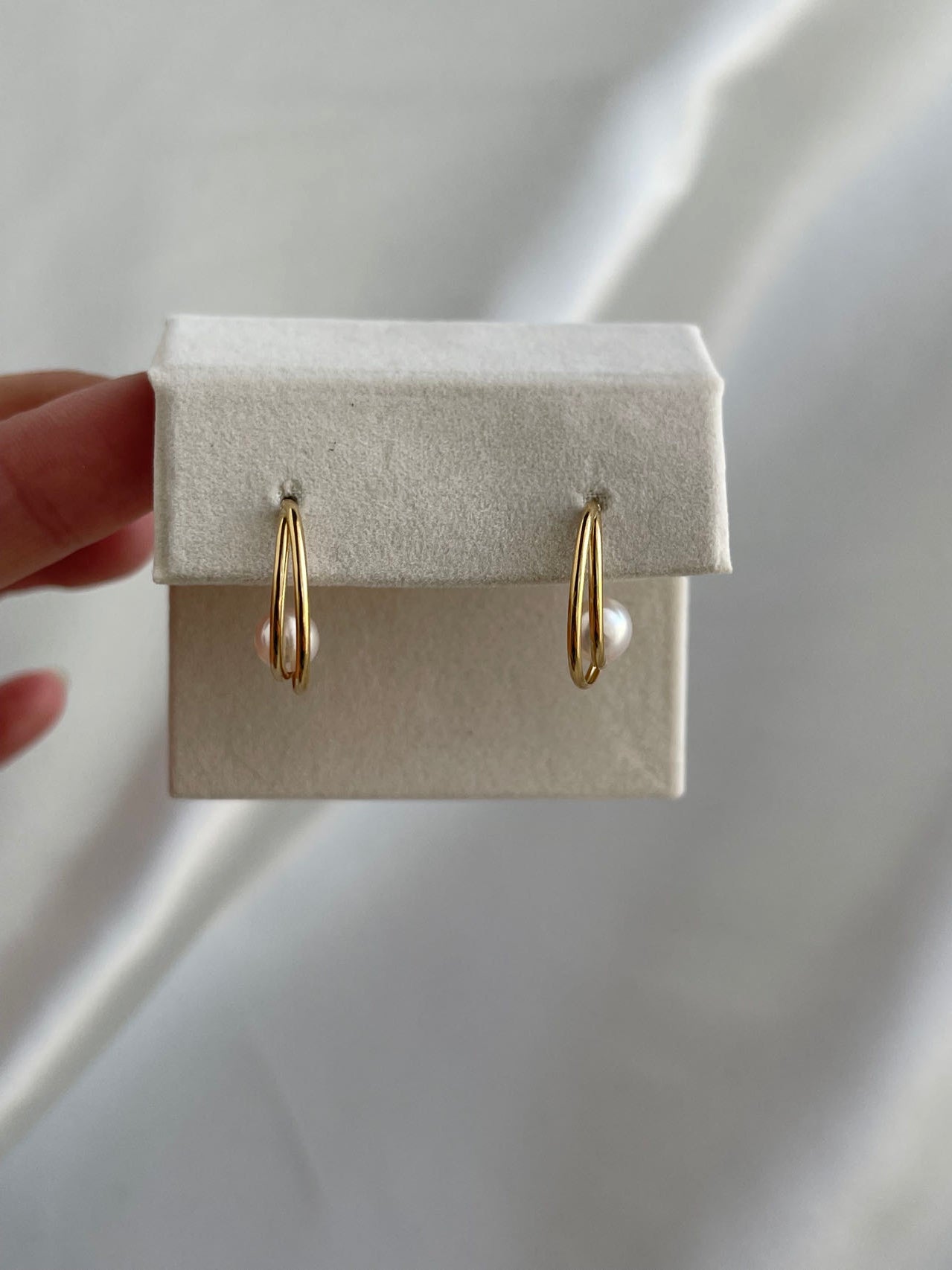 5.5mm Akoya Pearl Crescent Moon Hoop Earrings 18K Yellow Gold - KOKOPEARLJEWELRY - 7