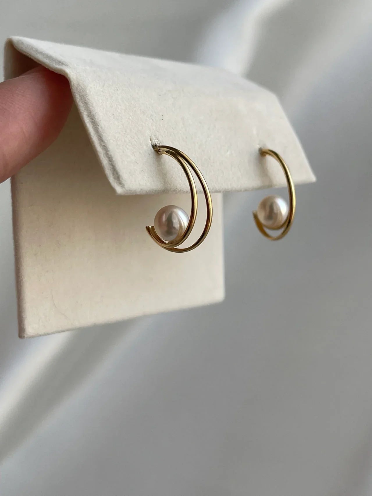 5.5mm Akoya Pearl Crescent Moon Hoop Earrings 18K Yellow Gold - KOKOPEARLJEWELRY - 9