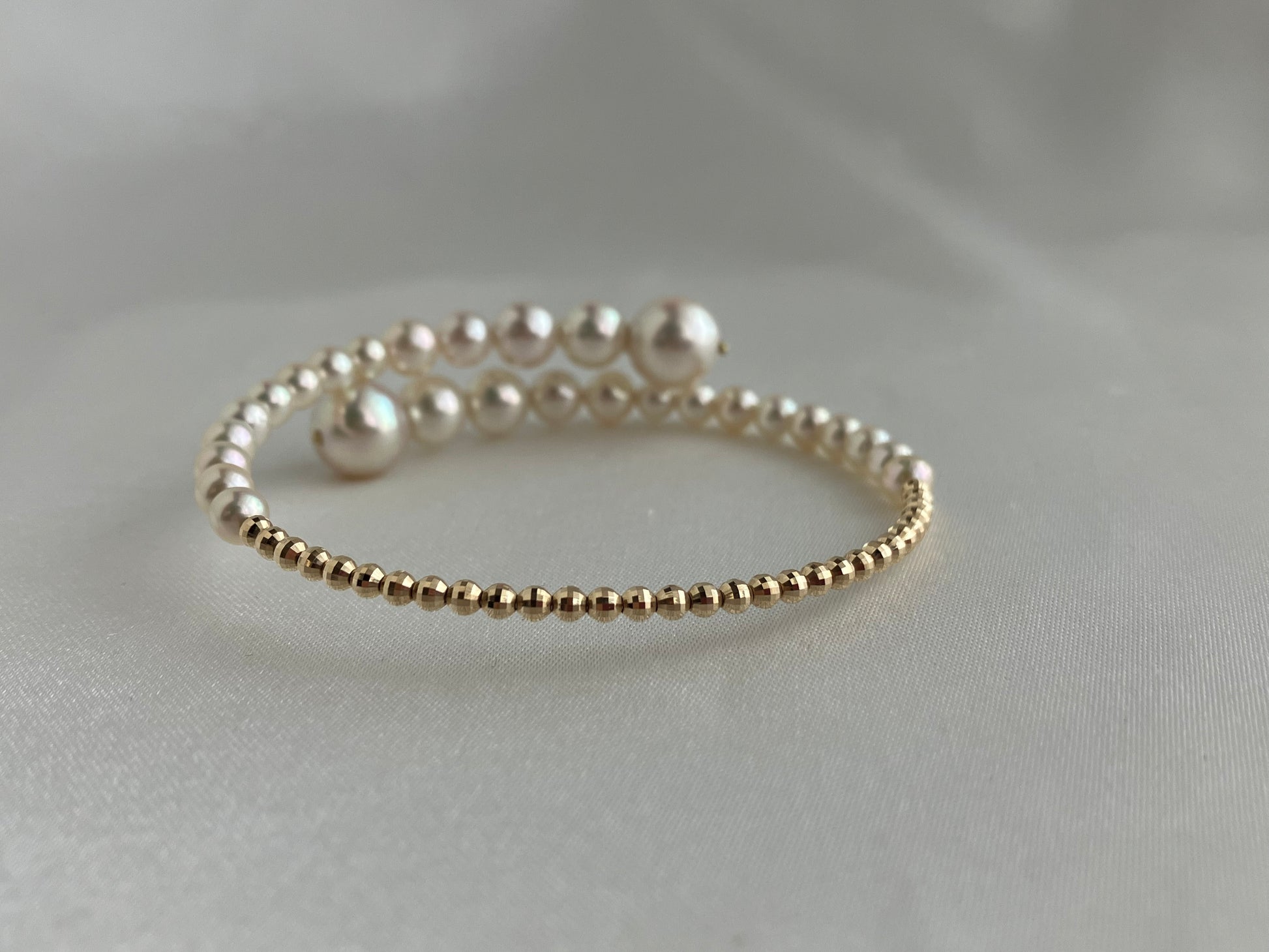 Gradient Size Akoya Pearl 10K/18K Gold Beads Flexible Memory Wire Bangle - KOKOPEARLJEWELRY - 4