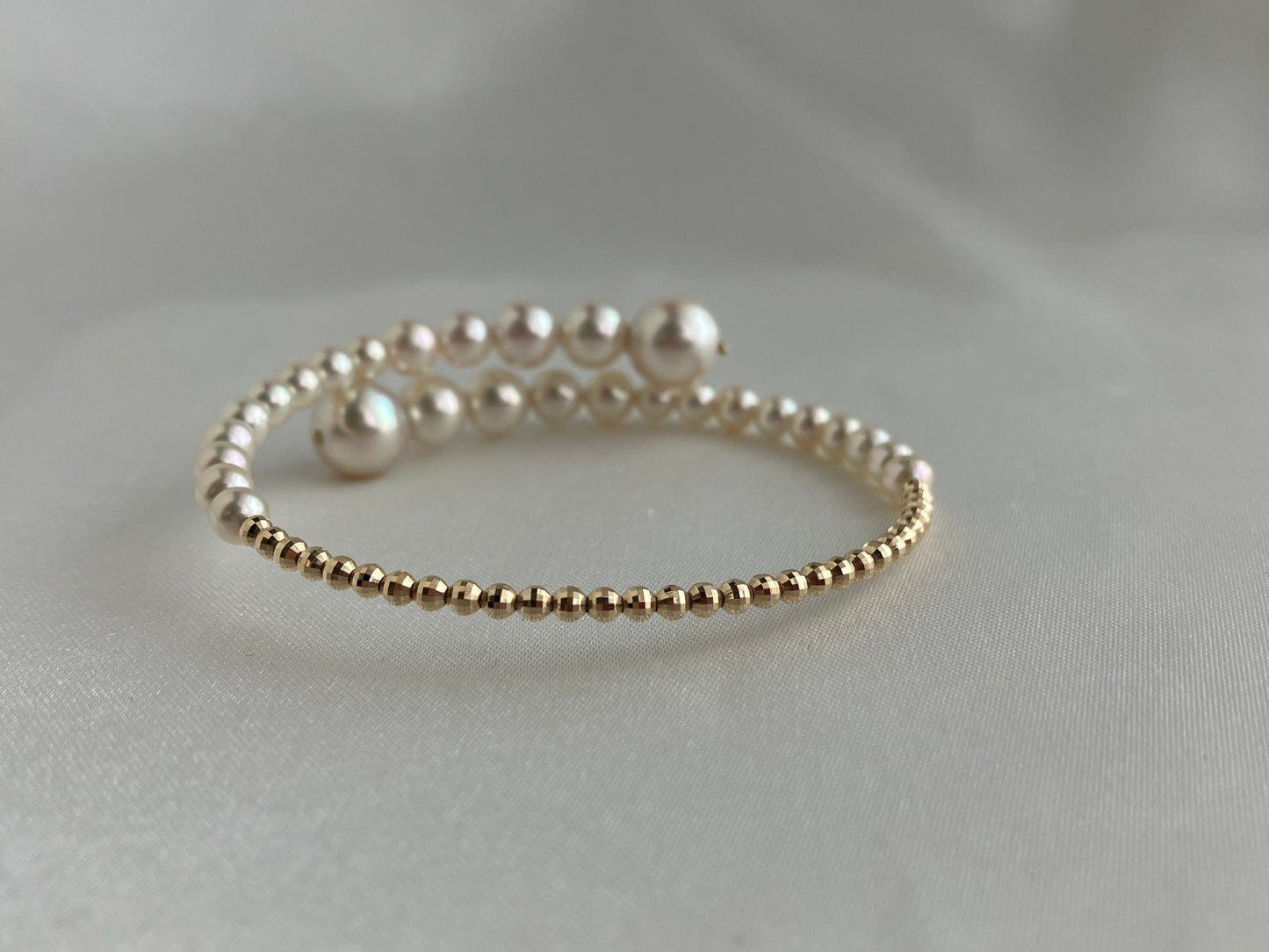 Gradient Size Akoya Pearl 10K/18K Gold Beads Flexible Memory Wire Bangle