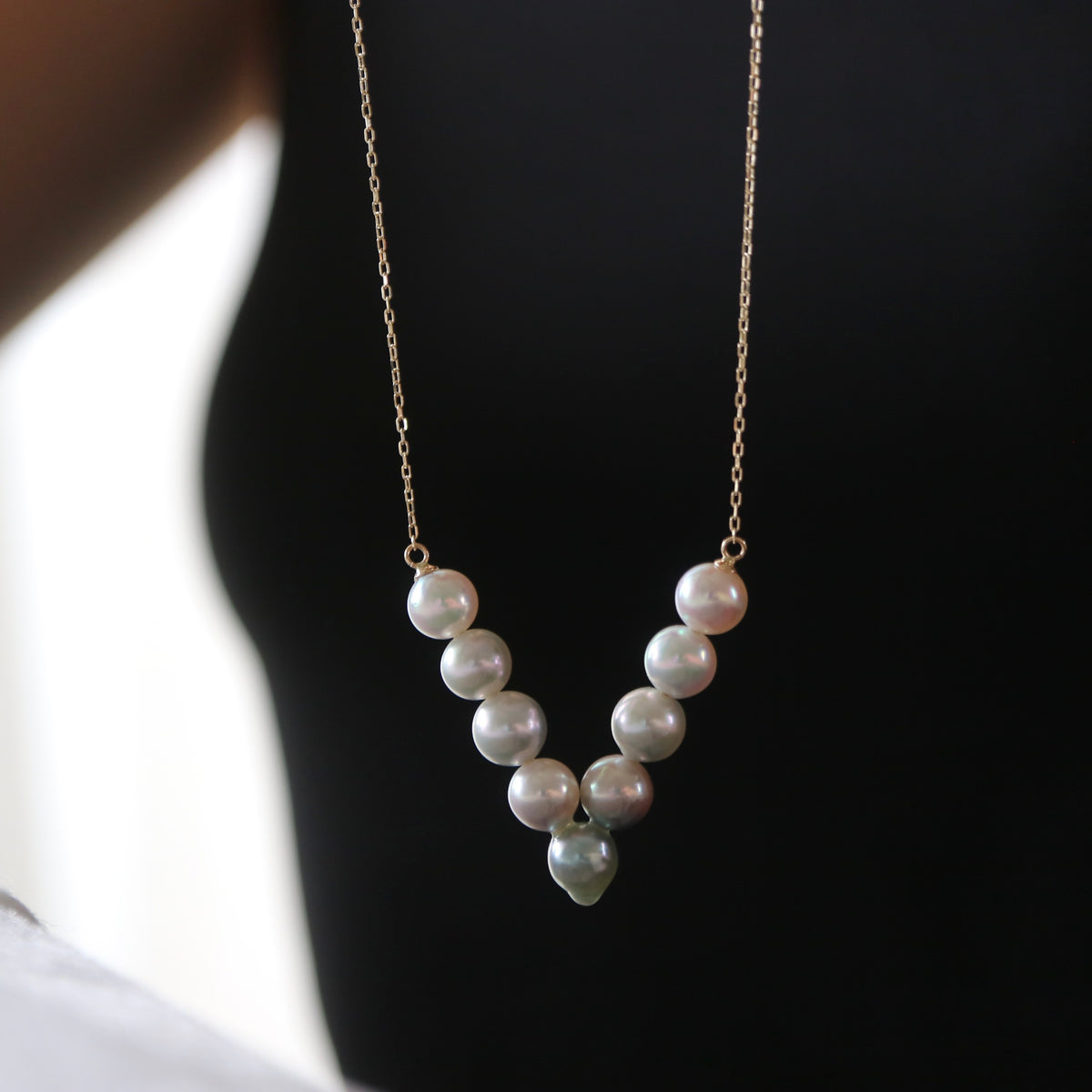 Natural Color Gradient Akoya Pearl V-Shaped Necklace 10K / 18K Gold