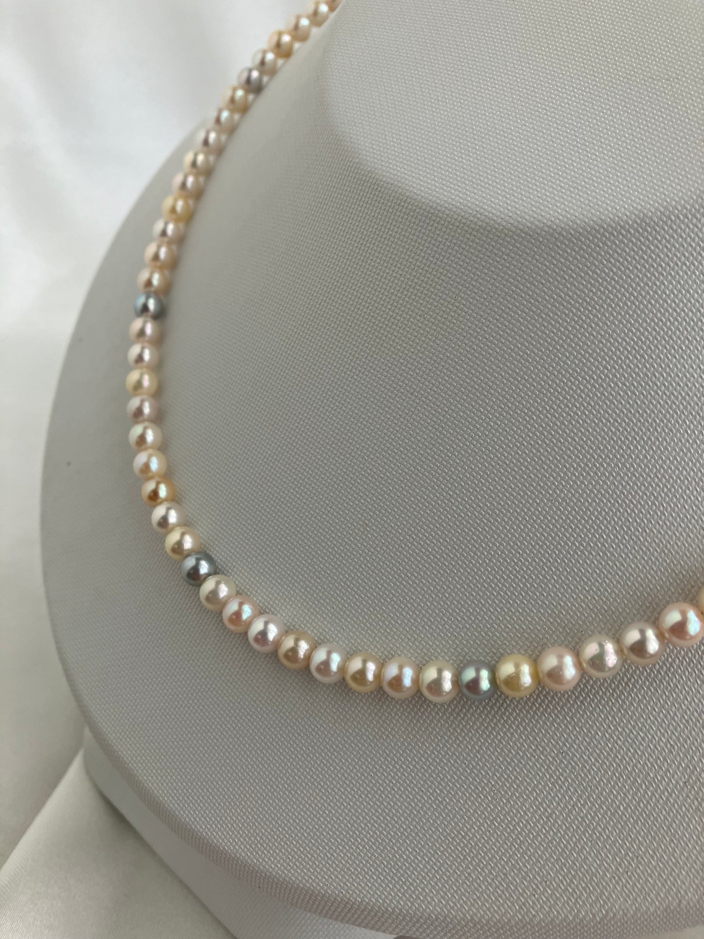 レインボーカラー 4.5mm アコヤ真珠ネックレス