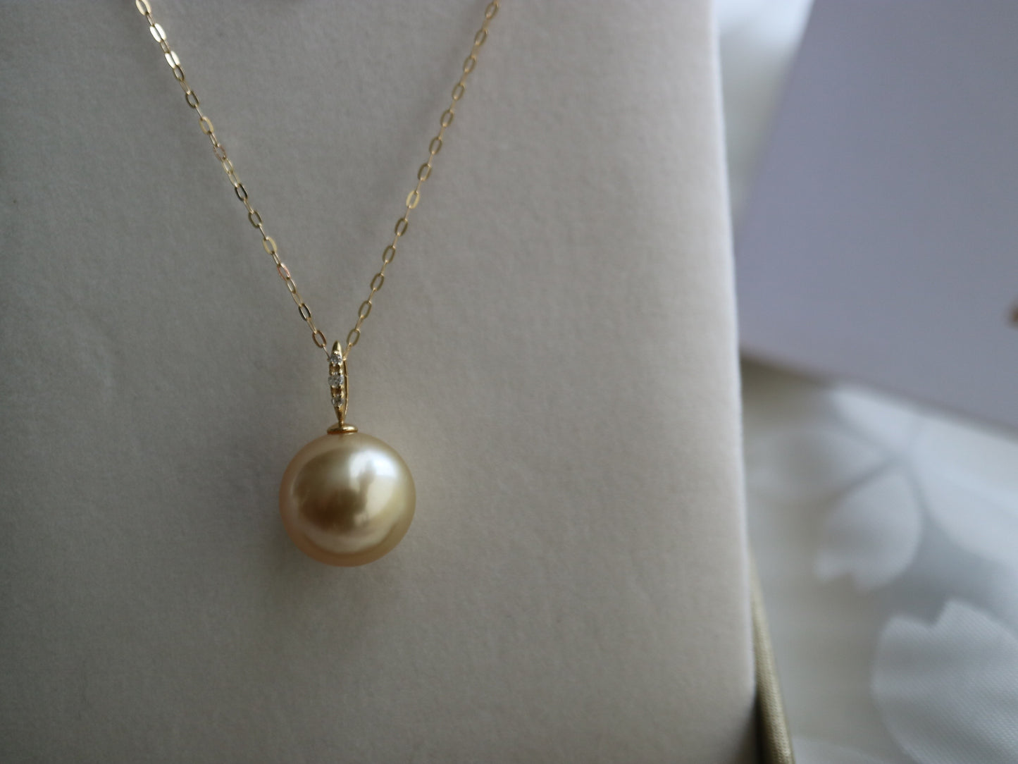 11 mm Golden South Sea Pearl Diamond Pendant Necklace – 18K White Gold