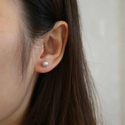Silver-Blue Akoya Pearl Stud Earrings 5.0mm 5.5mm | Platinum PT900