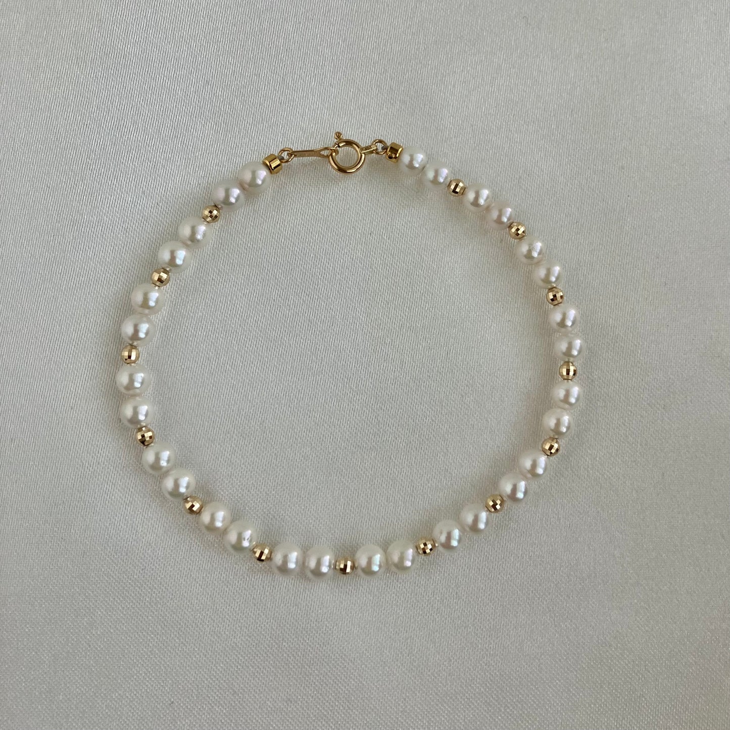 精緻 4.0–4.5mm Akoya 珍珠串珠手鍊，18K 黃金