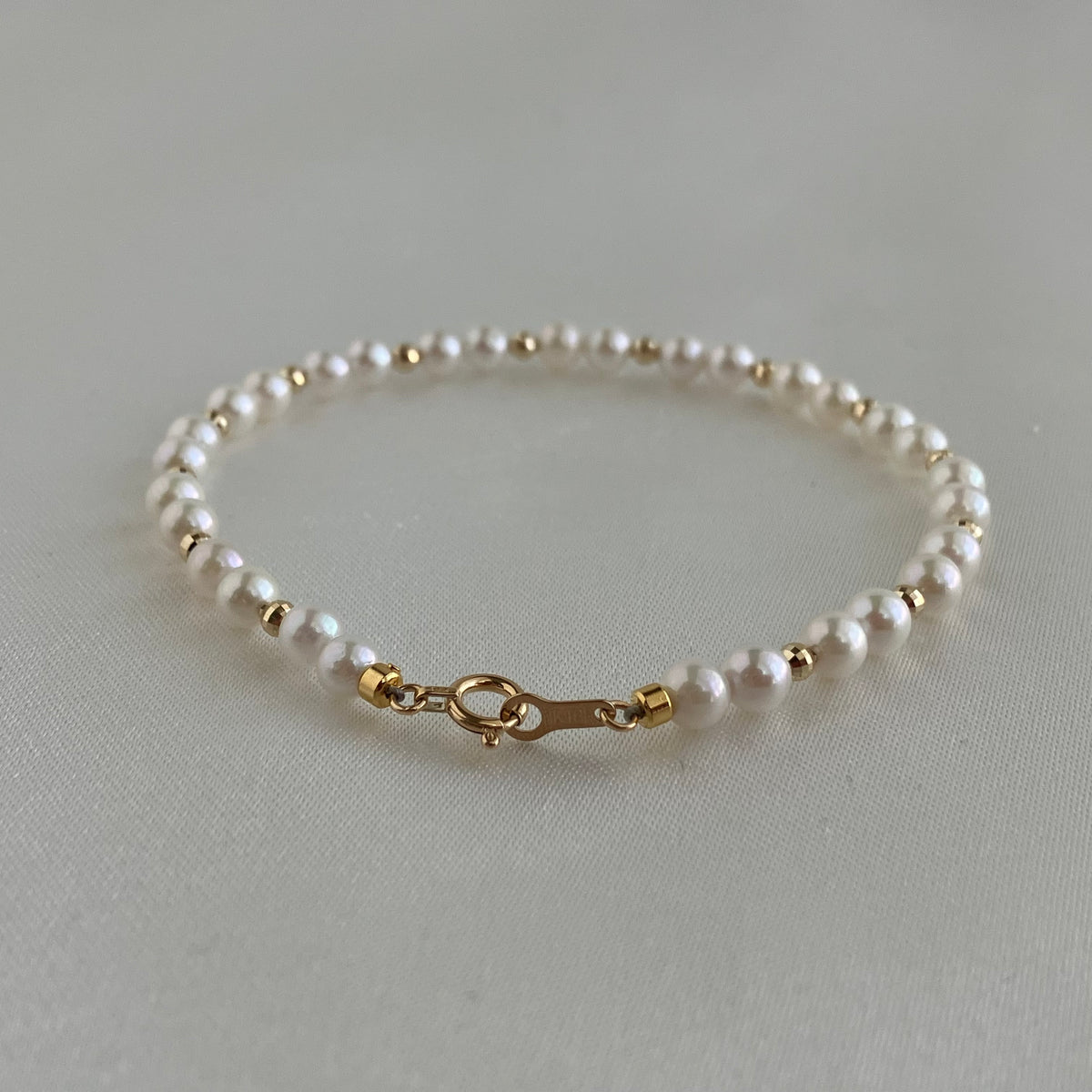 精緻 4.0–4.5mm Akoya 珍珠串珠手鍊，18K 黃金
