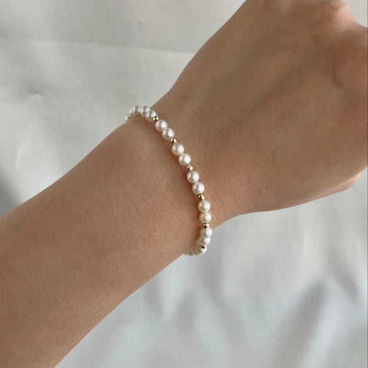 Delicate 4.0–4.5mm Akoya Pearl Beaded Bracelet in 18K Yellow Gold