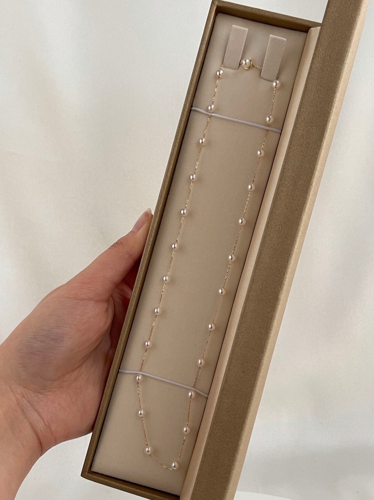 鏡のような光沢 4mm アコヤ真珠 ステーションネックレス 18K イエローゴールド