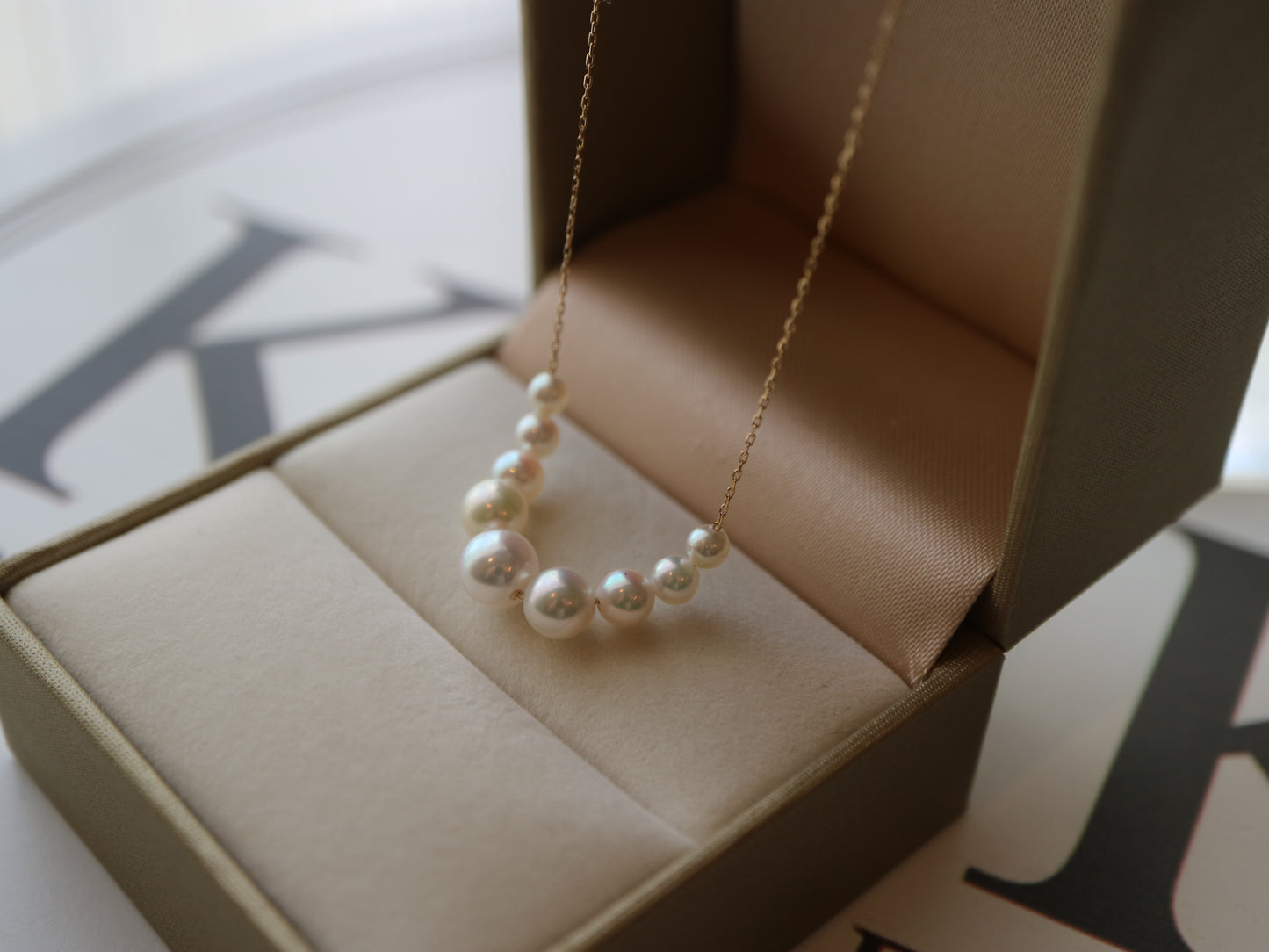 2.5-6.0mm Gradient Sized Akoya Pearl Smile Floating Pendant Necklace 18K Yellow Gold