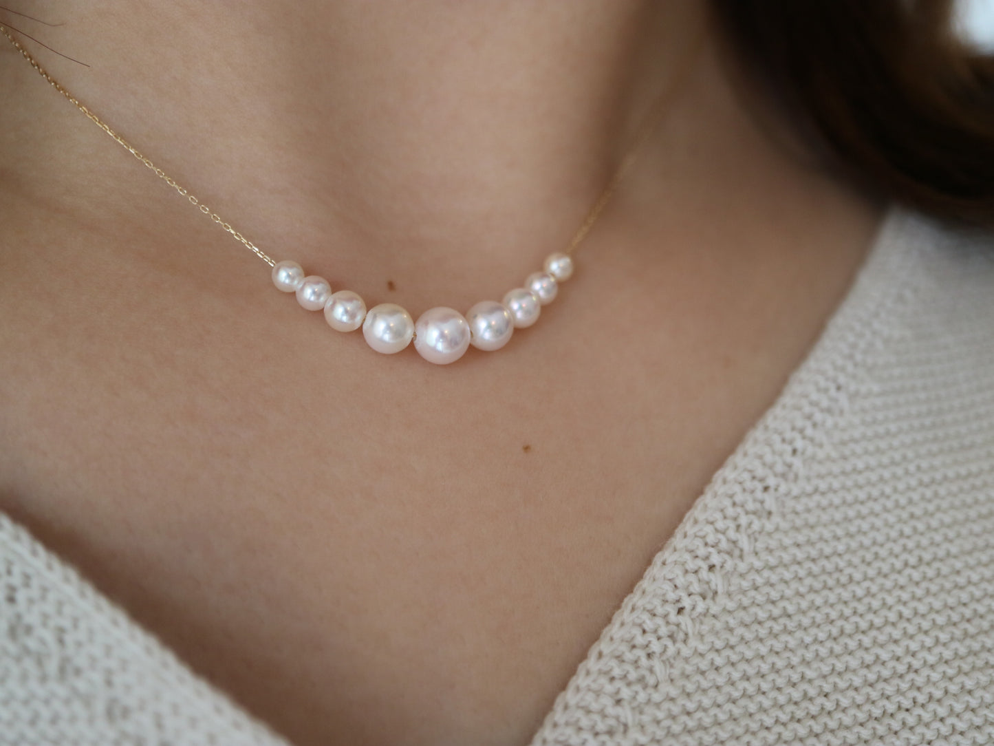2.5-6.0mm Gradient Sized Akoya Pearl Smile Floating Pendant Necklace 18K Yellow Gold