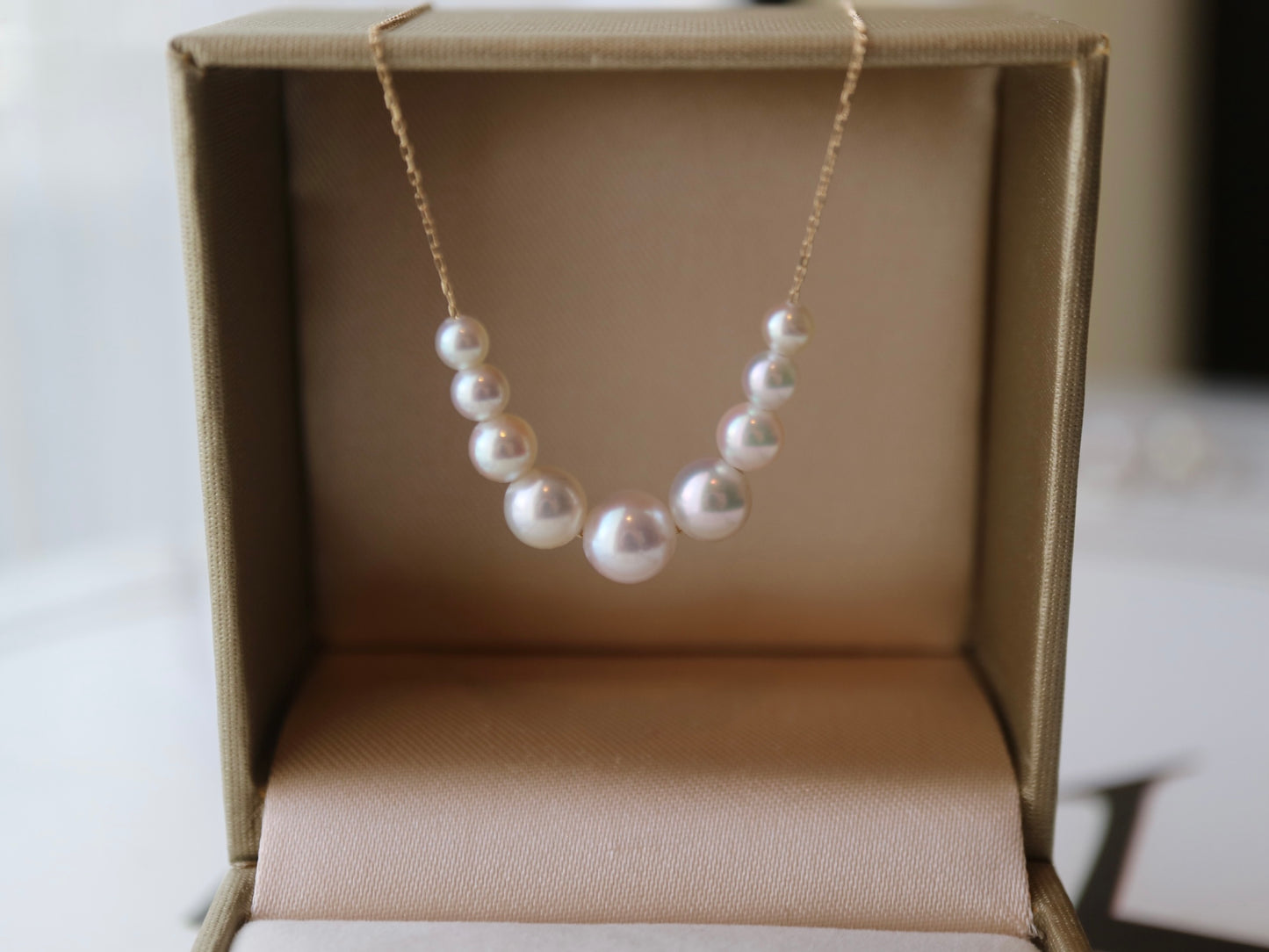 2.5-6.0mm Gradient Sized Akoya Pearl Smile Floating Pendant Necklace 18K Yellow Gold