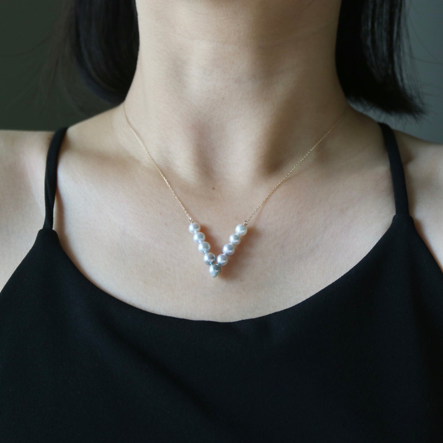Natural Color Gradient Akoya Pearl V-Shaped Necklace 10K / 18K Gold