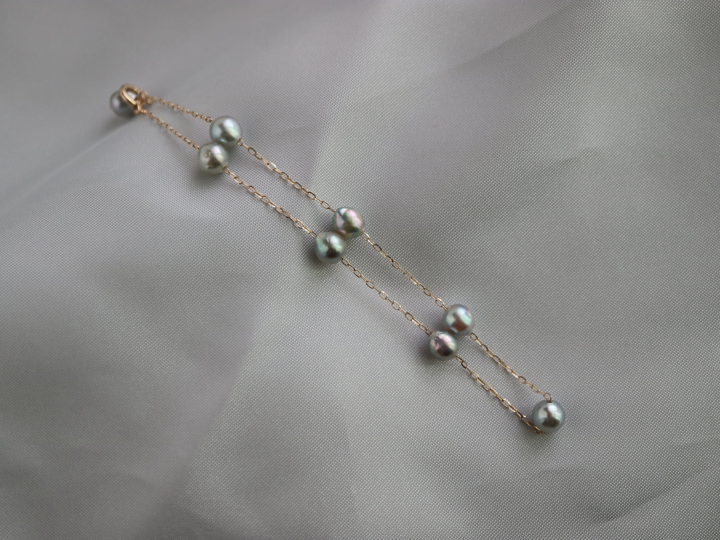 바로크형 천연 실버 블루 아코야 진주 스테이션 팔찌 K10YG