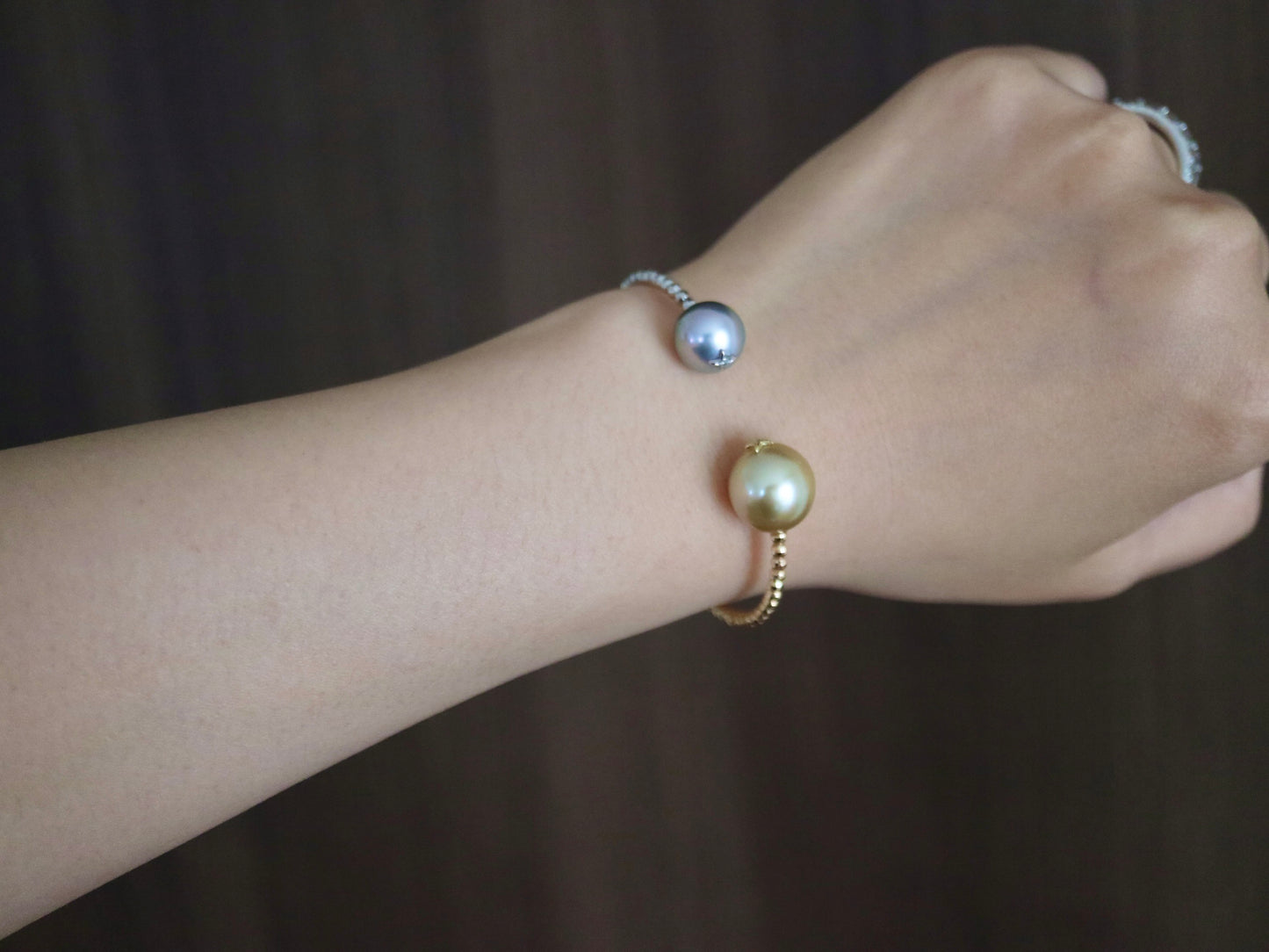 독특한 디자인 | 골든 사우스 씨 진주 & 타히티 진주 메모리 와이어 뱅글 18KYG & Pt900 비즈