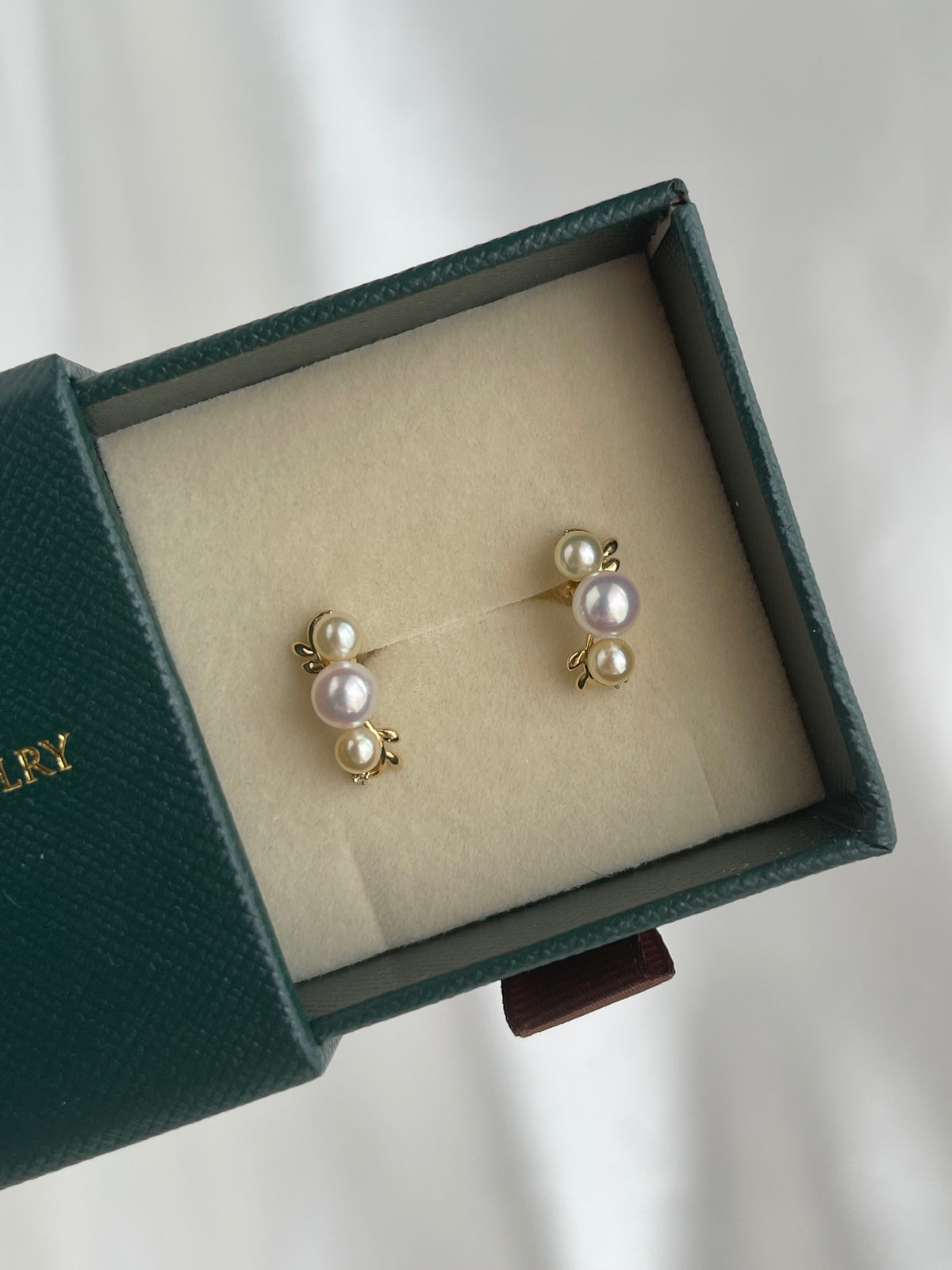 Leaf Design 4.0+5.5mm Double Color Akoya Pearl Diamond Stud Earrings 18K Yellow Gold