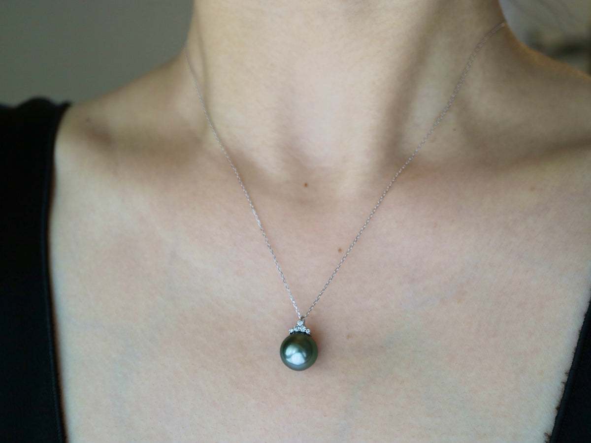 10 mm Tahitian Pearl Crown Diamond Pendant Necklace – 18K White Gold
