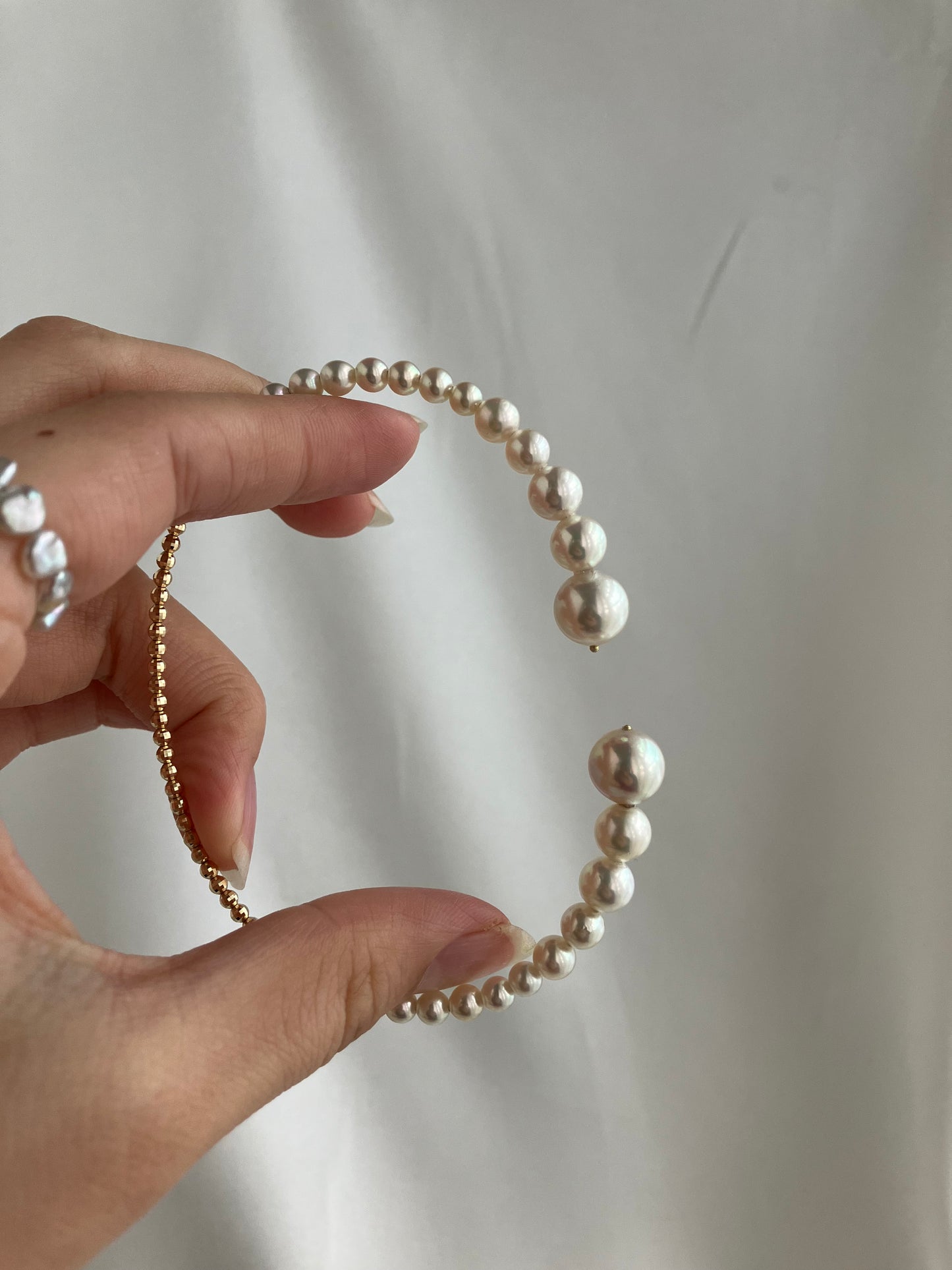 Gradient Size Akoya Pearl 10K/18K Gold Beads Flexible Memory Wire Bangle