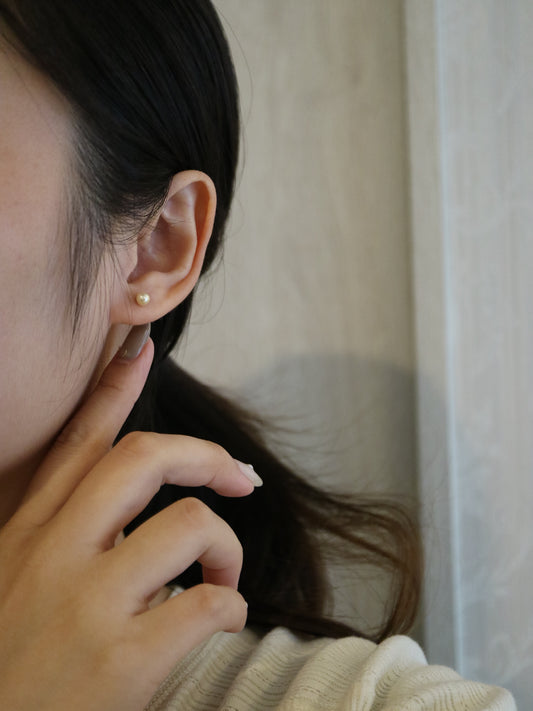 希少サイズ 4mm クリーム ゴールデン アコヤ パール スタッド イヤリング 18K イエロー ゴールド