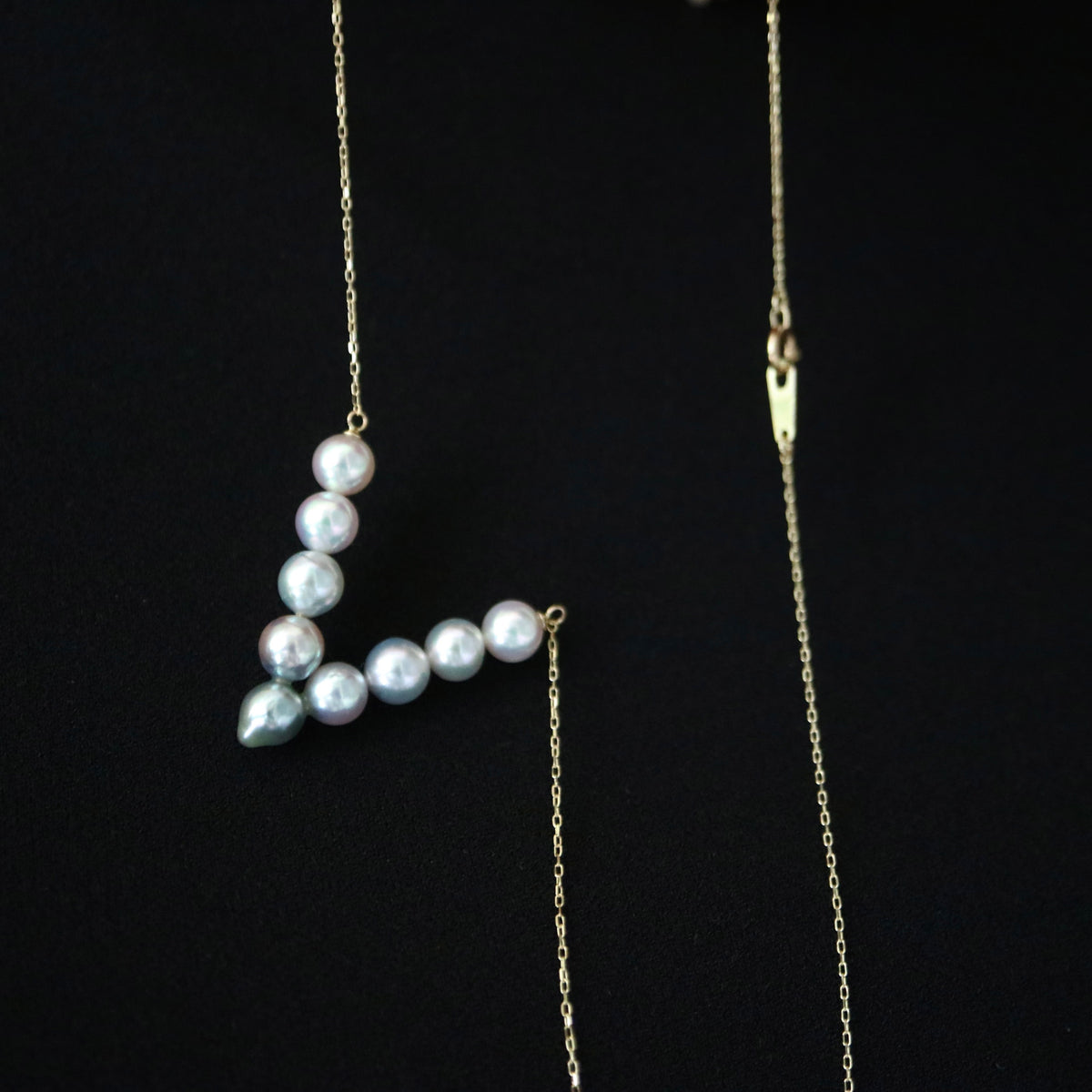 Natural Color Gradient Akoya Pearl V-Shaped Necklace 10K / 18K Gold