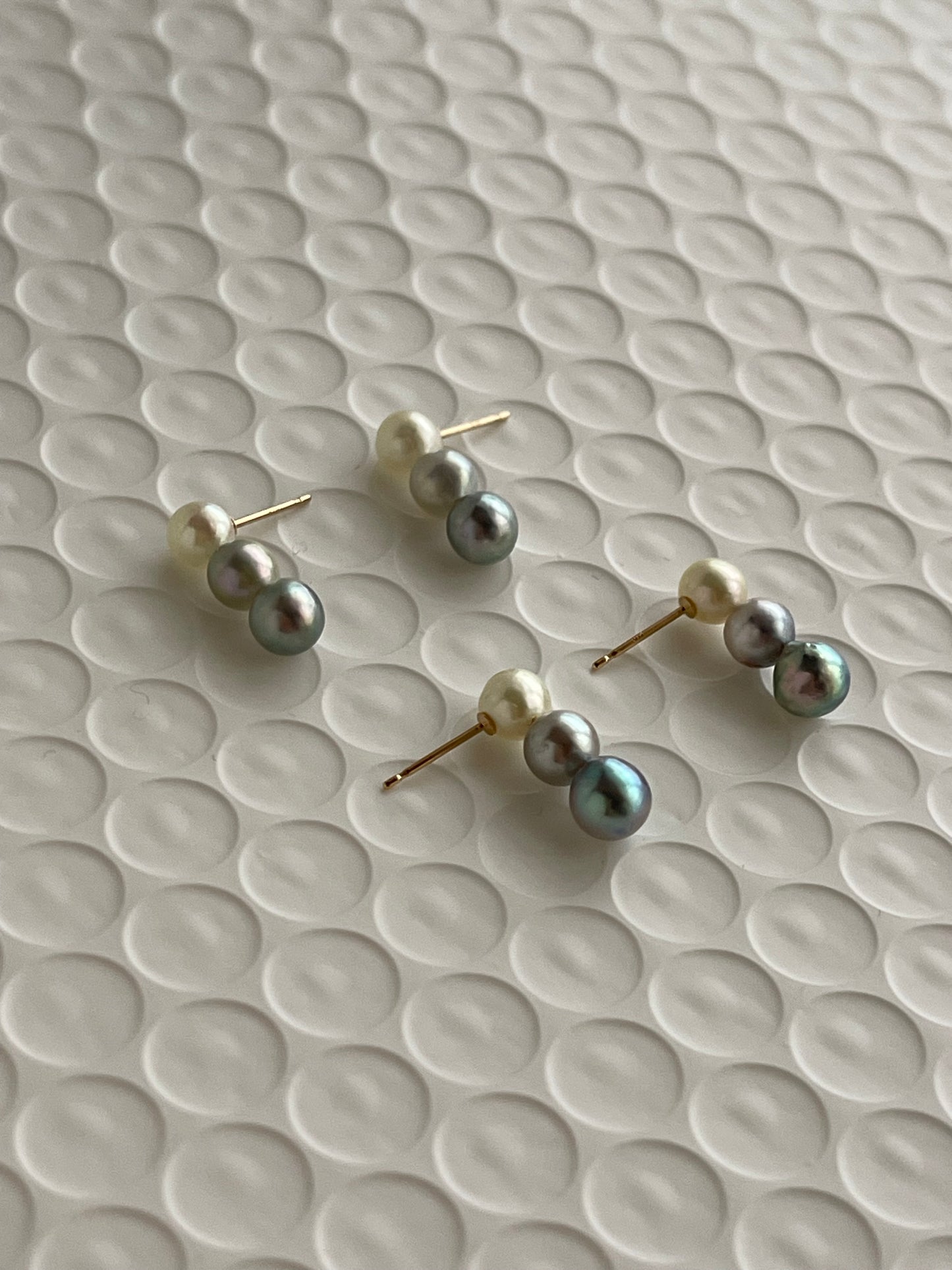 ナチュラルシルバーブルー 5mm アコヤパールバーイヤリング 18K イエローゴールド