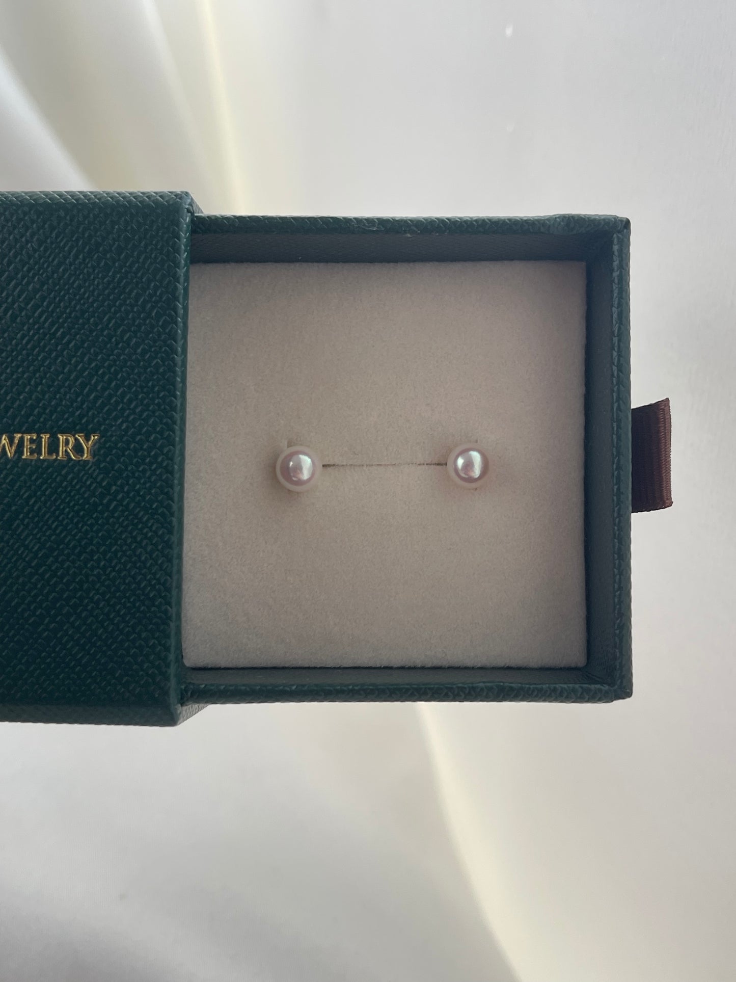 5.0mm 5.5mm Akoya Pearl Stud Earrings 18K Yellow Gold