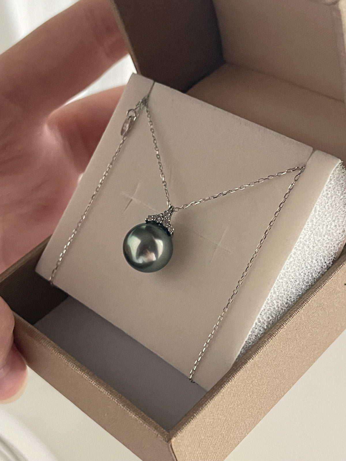 10 mm Tahitian Pearl Crown Diamond Pendant Necklace – 18K White Gold