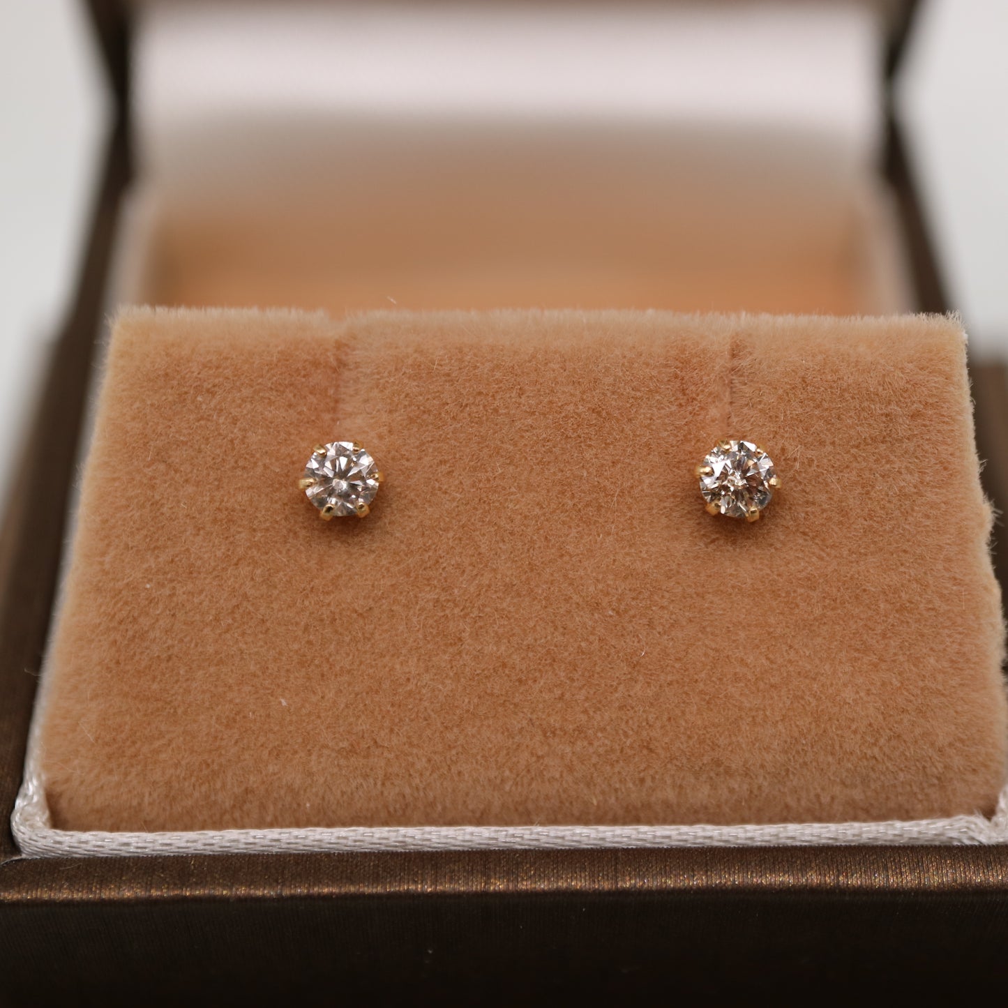 0.2ct Natural Diamond Stud Earrings K18YG